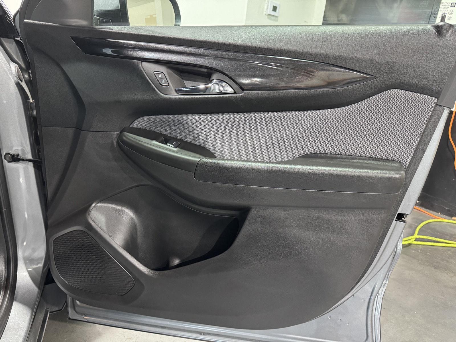 Vehicle photo 21