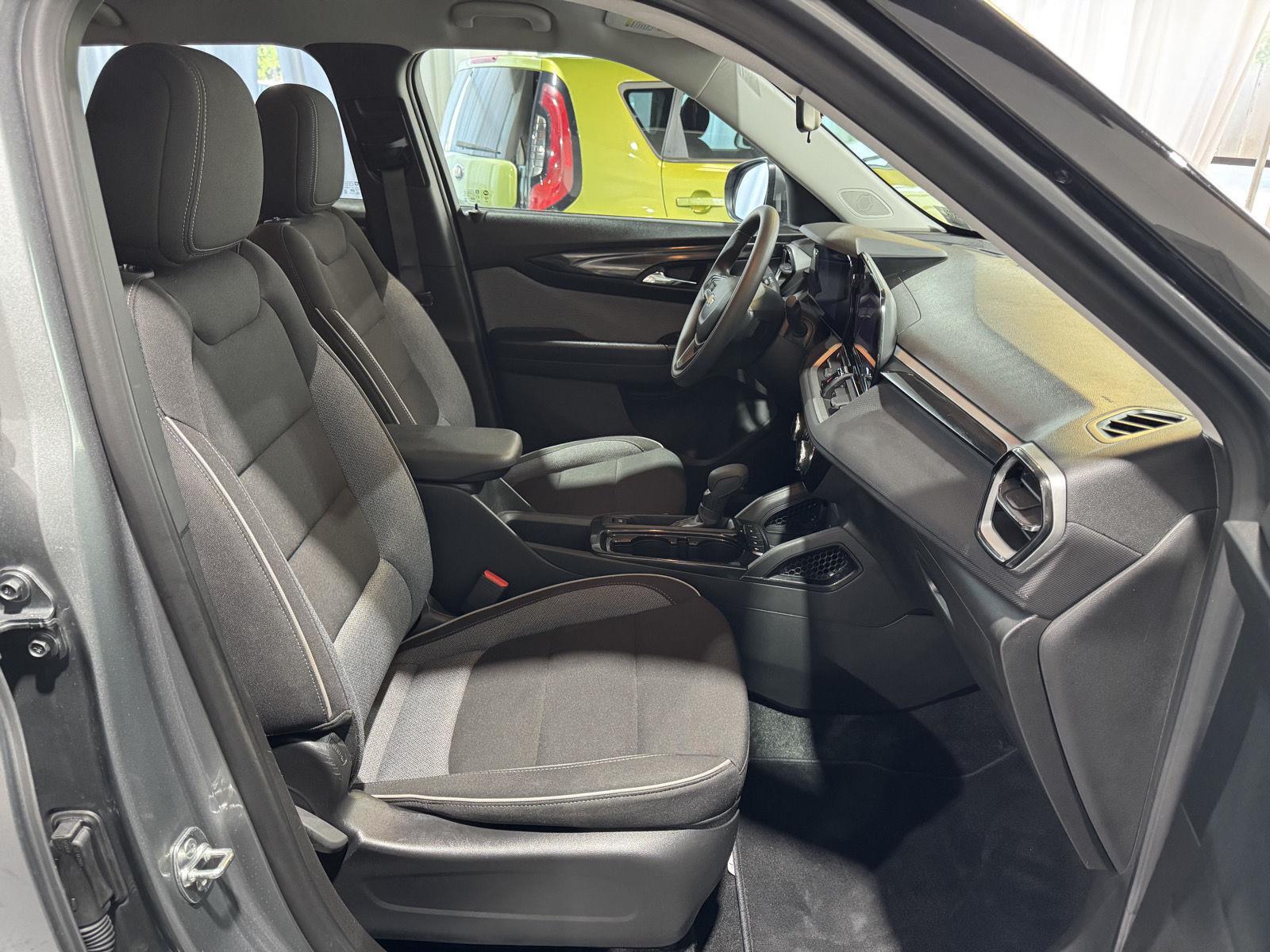 Vehicle photo 22