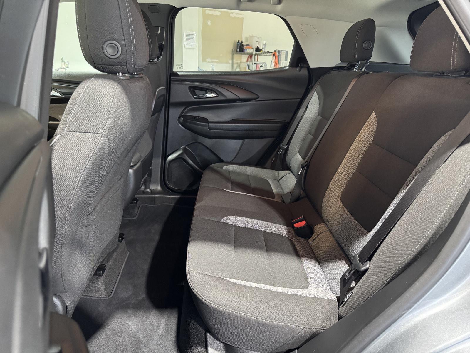 Vehicle photo 26