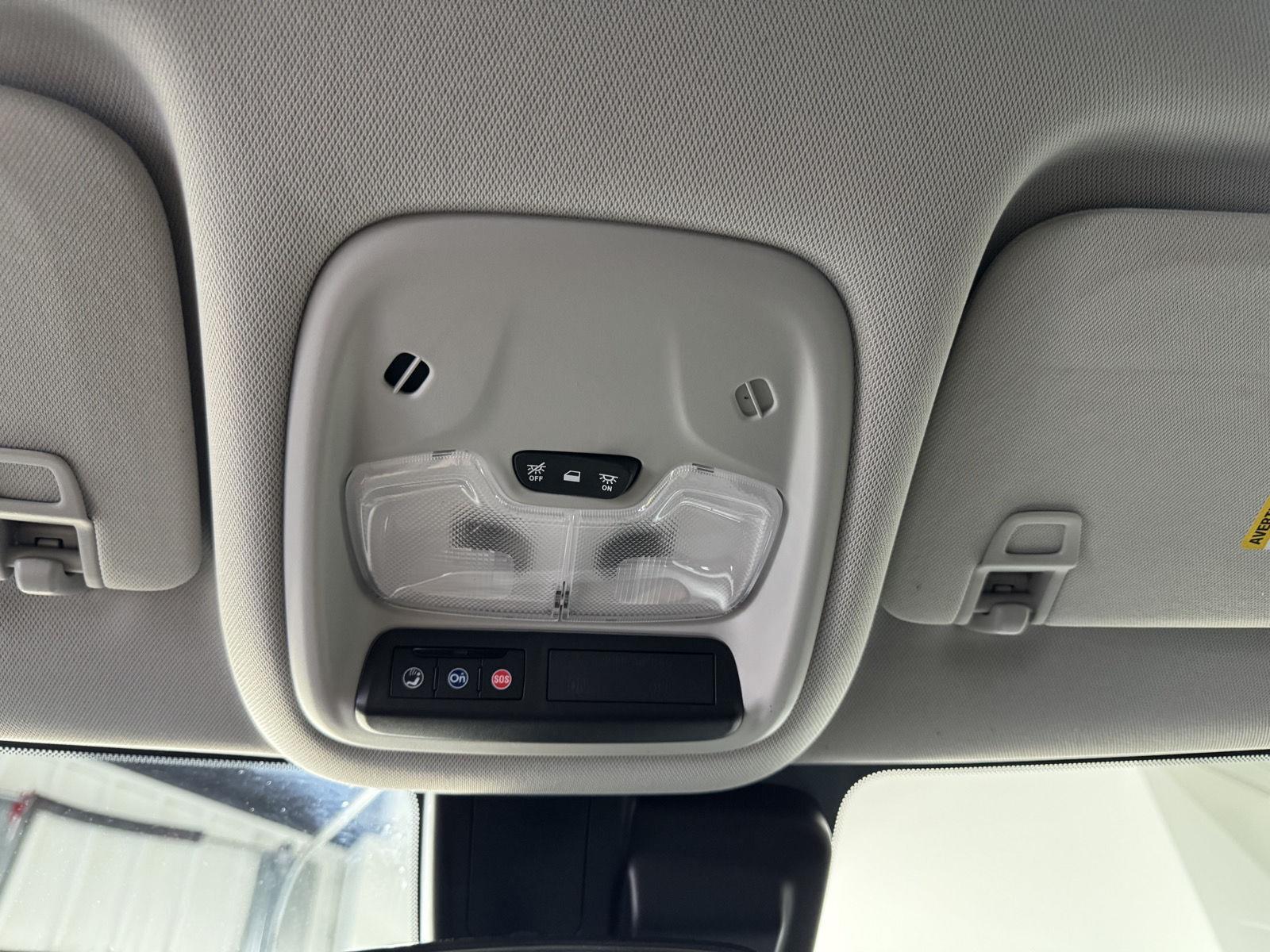 Vehicle photo 27