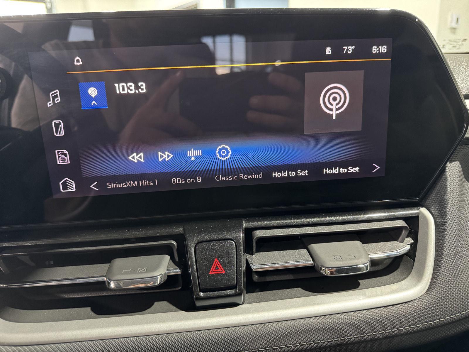 Vehicle photo 29