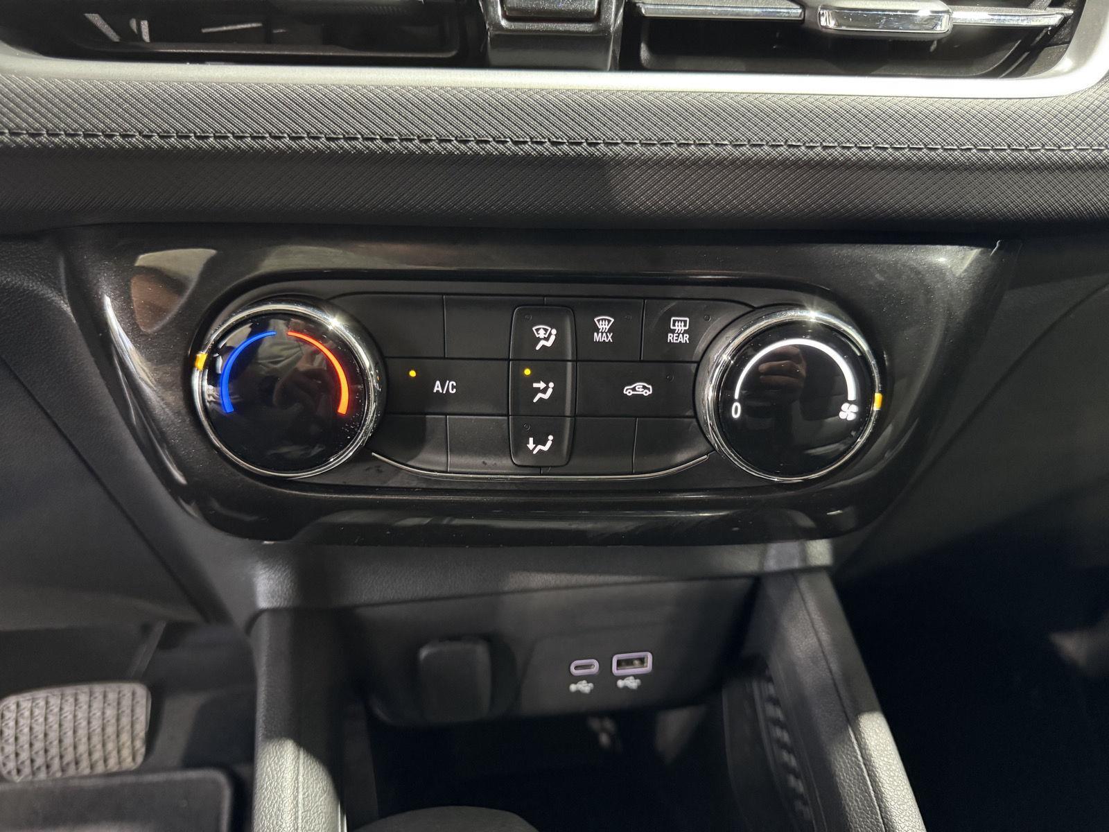 Vehicle photo 30