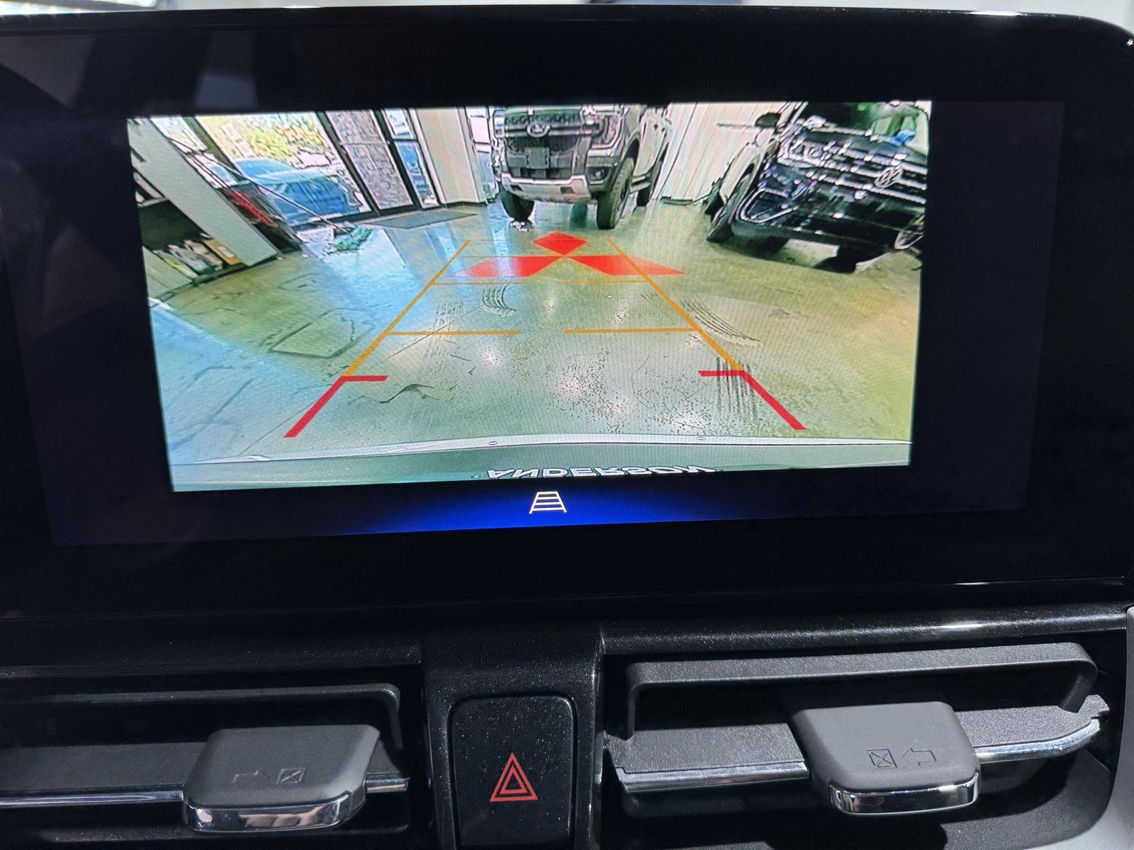 Vehicle photo 31