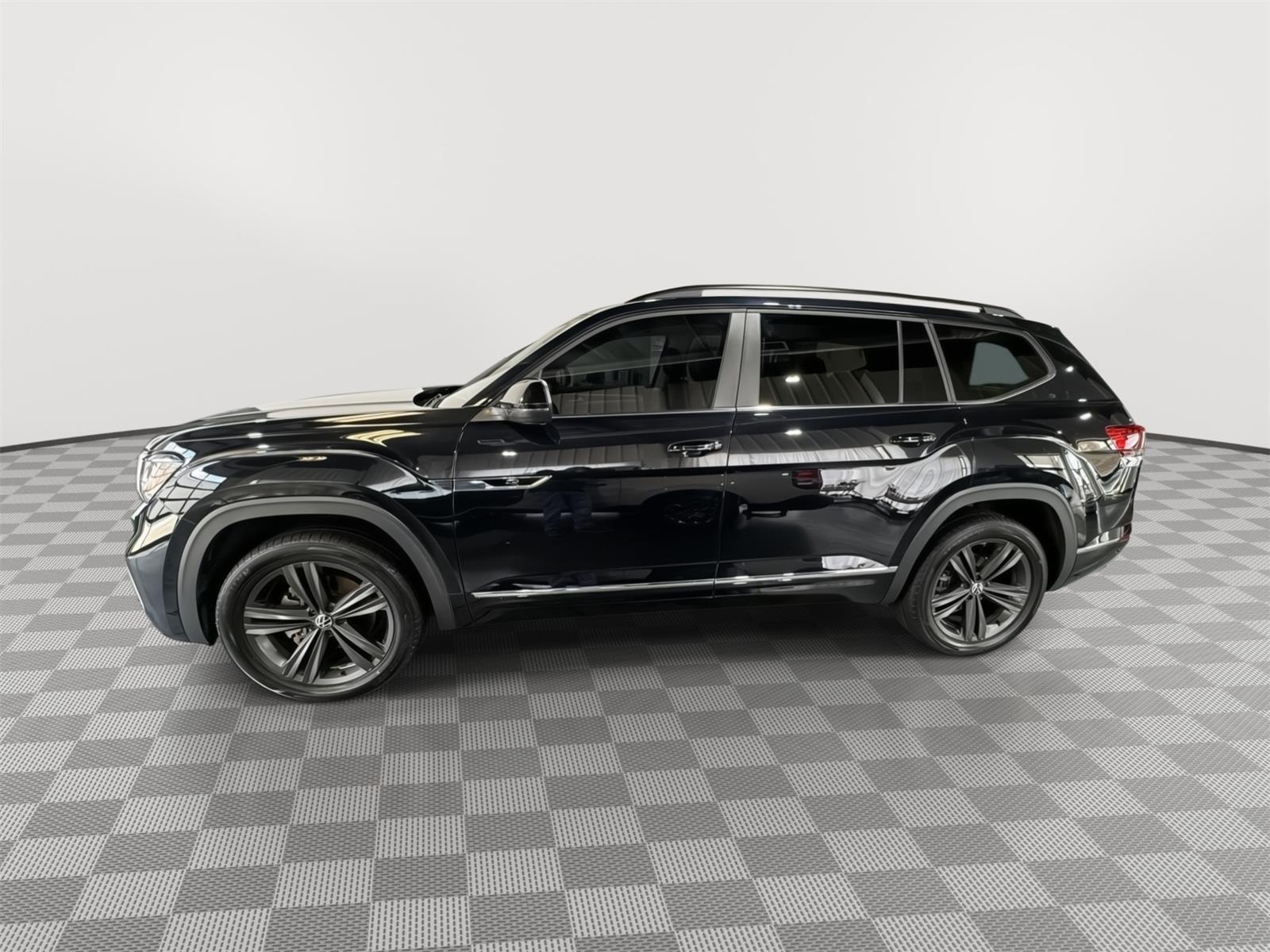 Vehicle photo 2