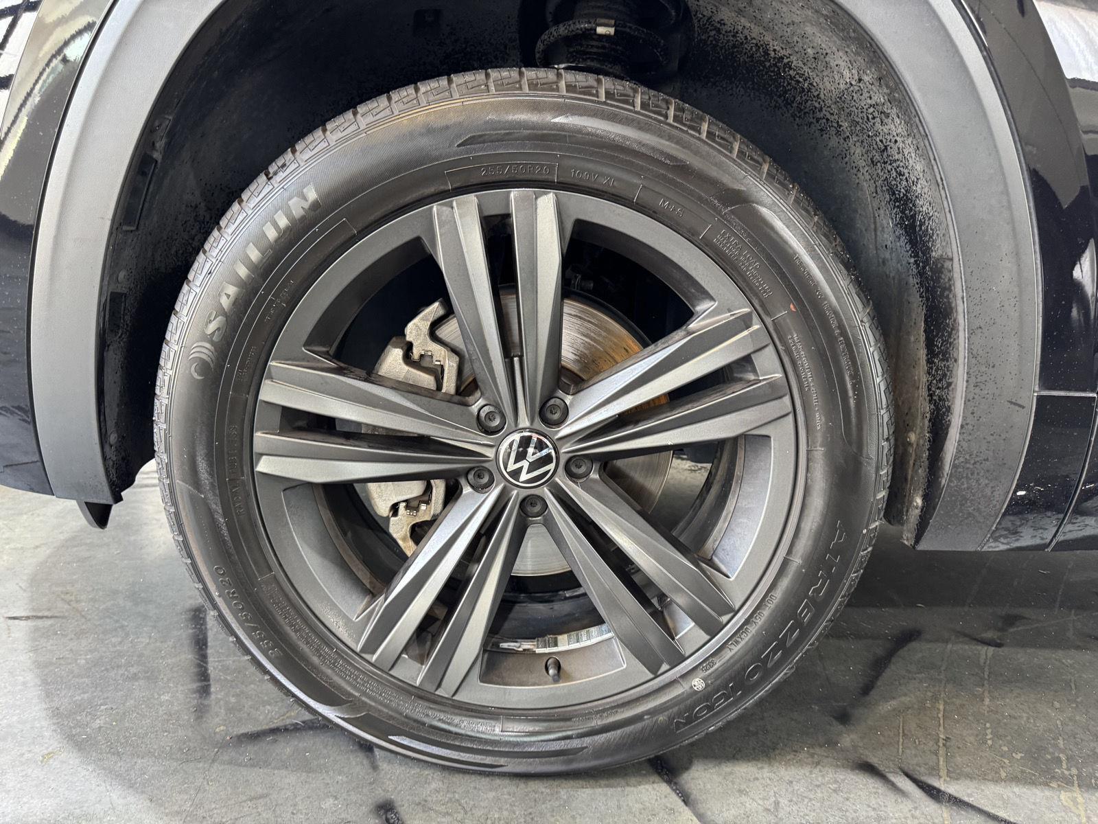 Vehicle photo 9