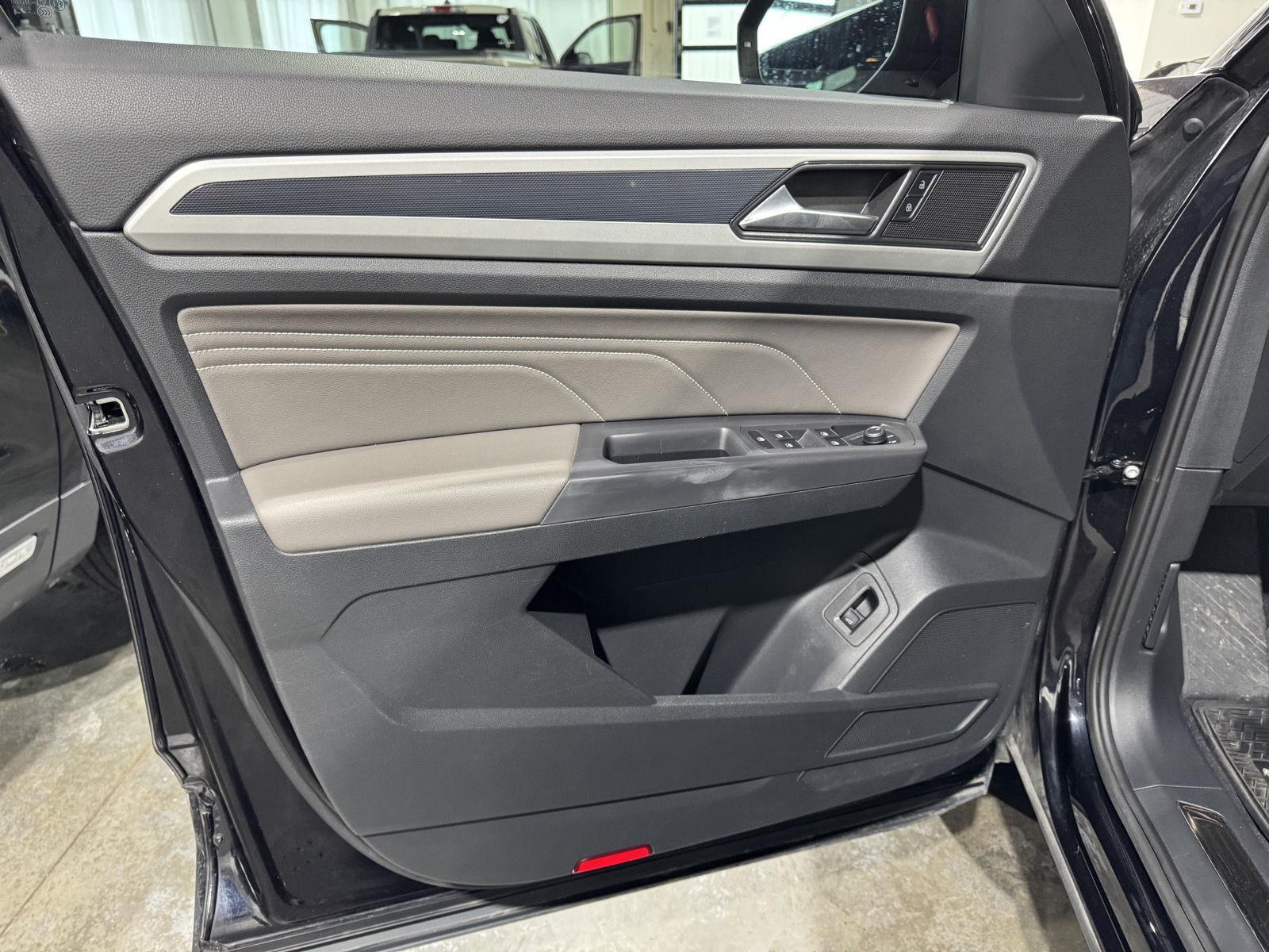 Vehicle photo 16