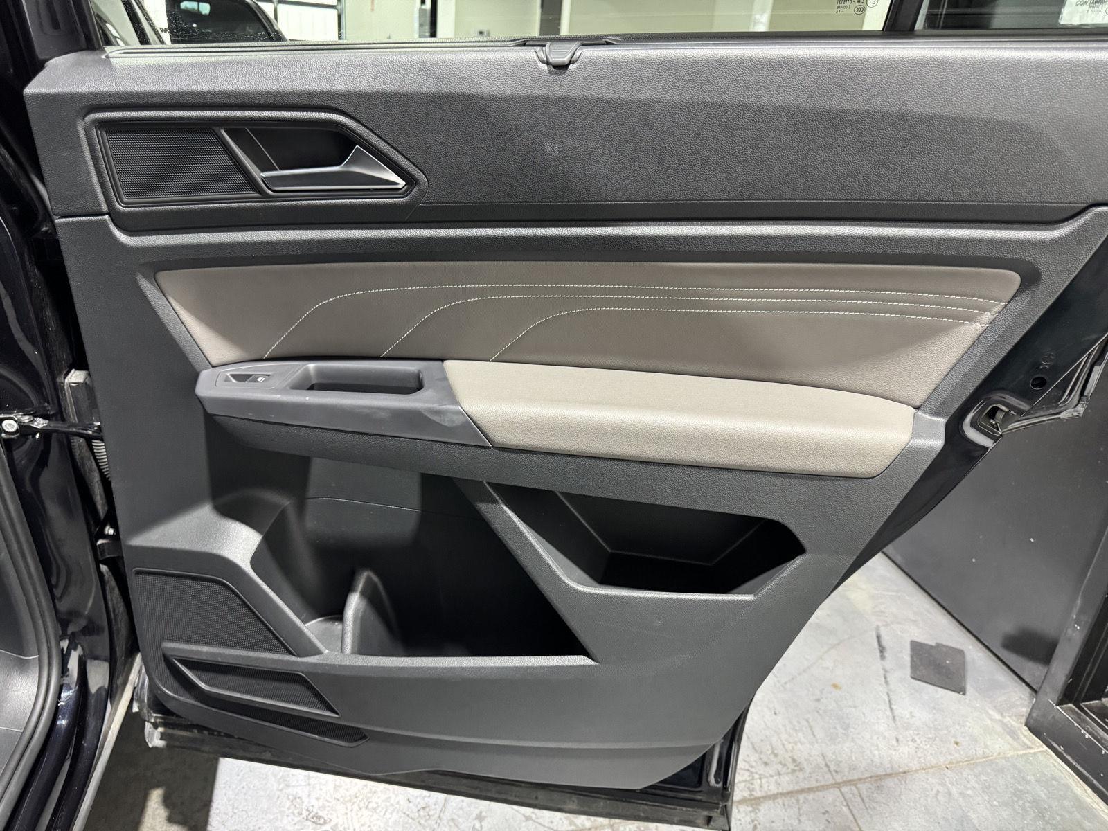 Vehicle photo 24