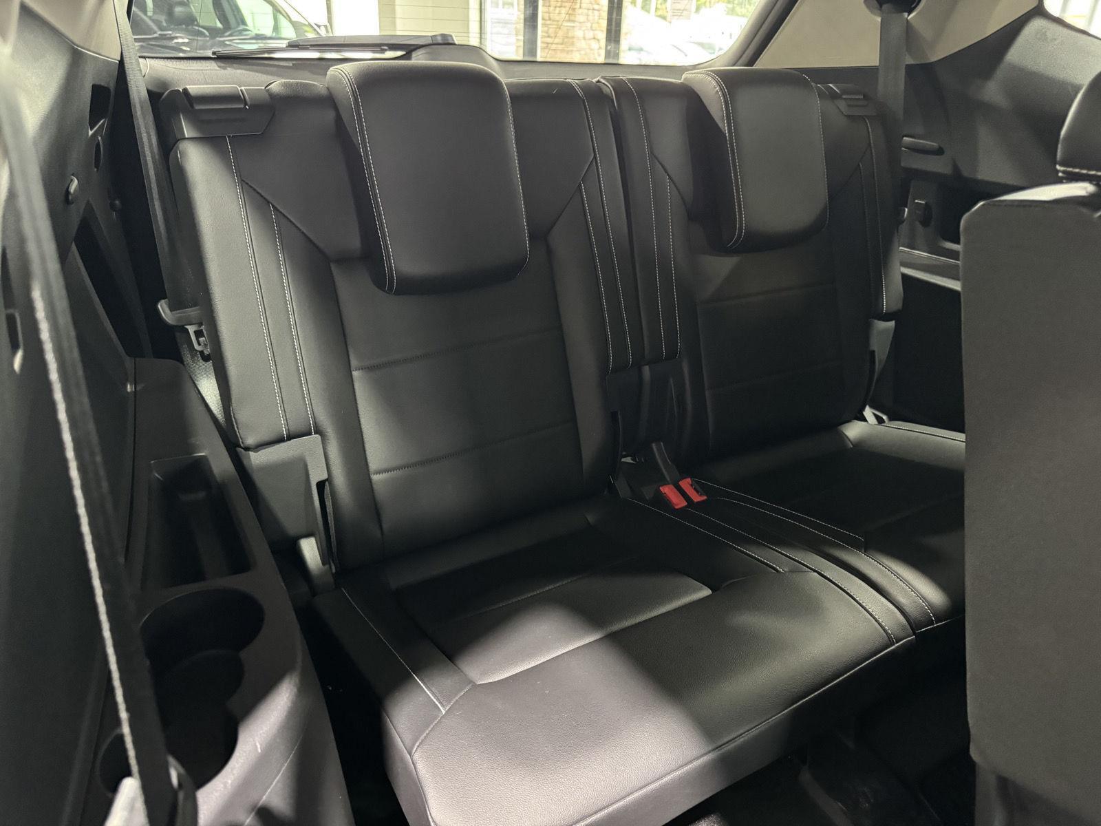 Vehicle photo 25