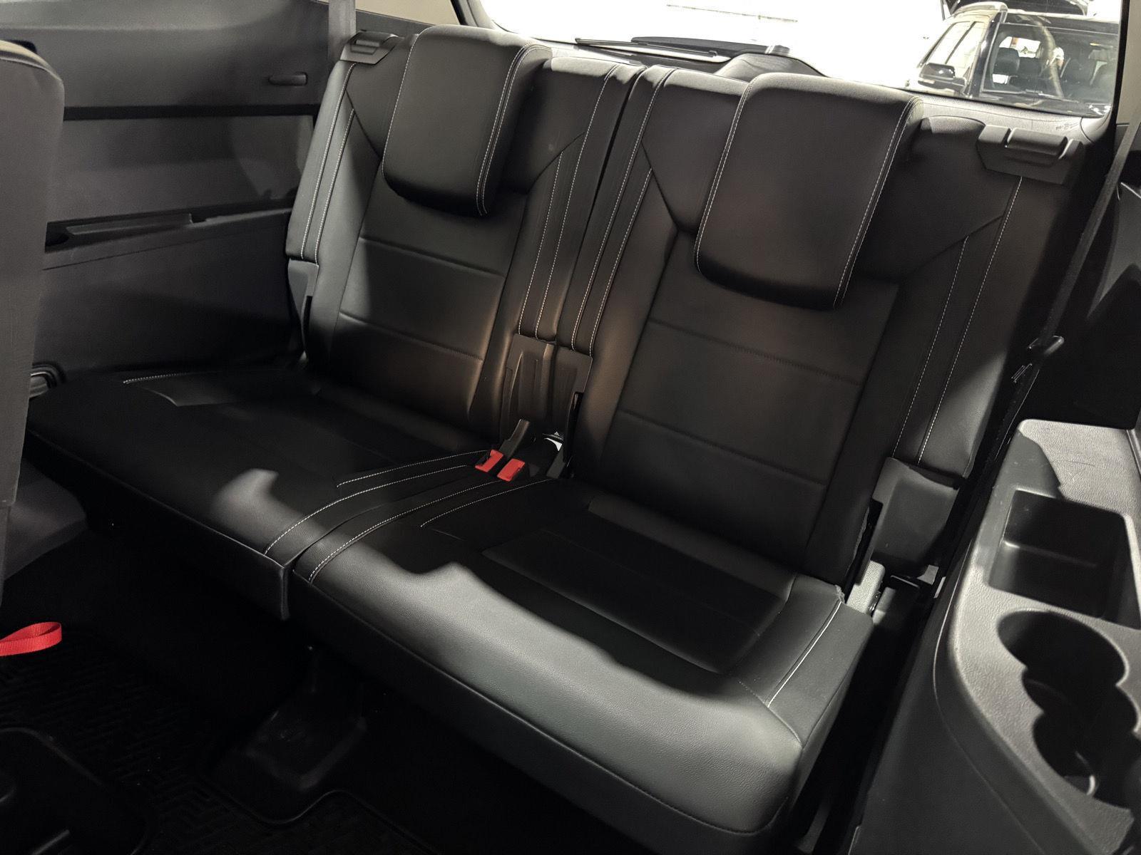Vehicle photo 28
