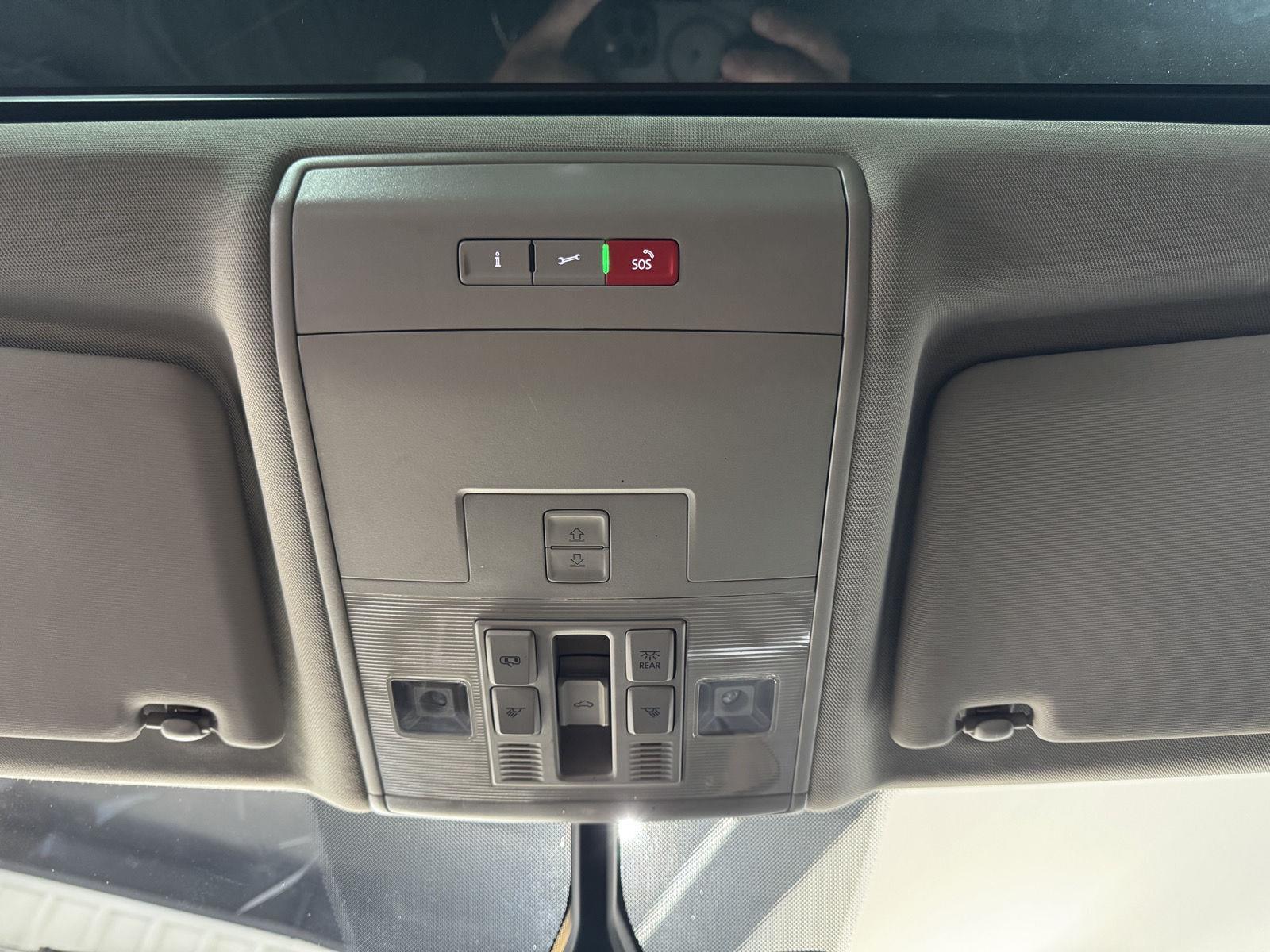 Vehicle photo 29