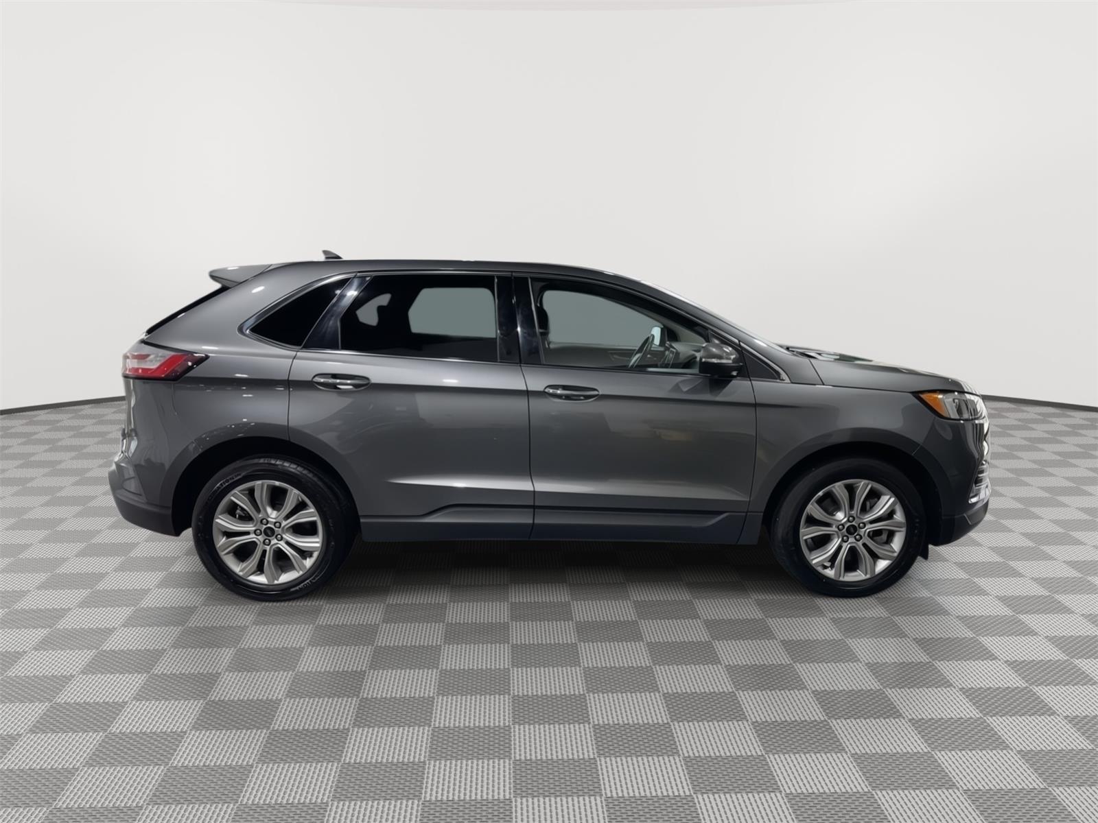 Vehicle photo 6