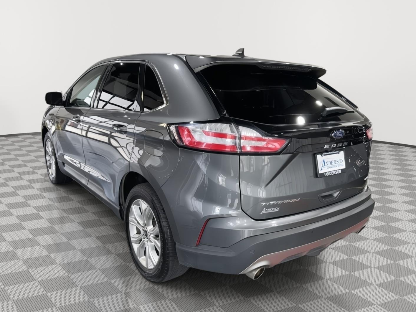 Vehicle photo 9