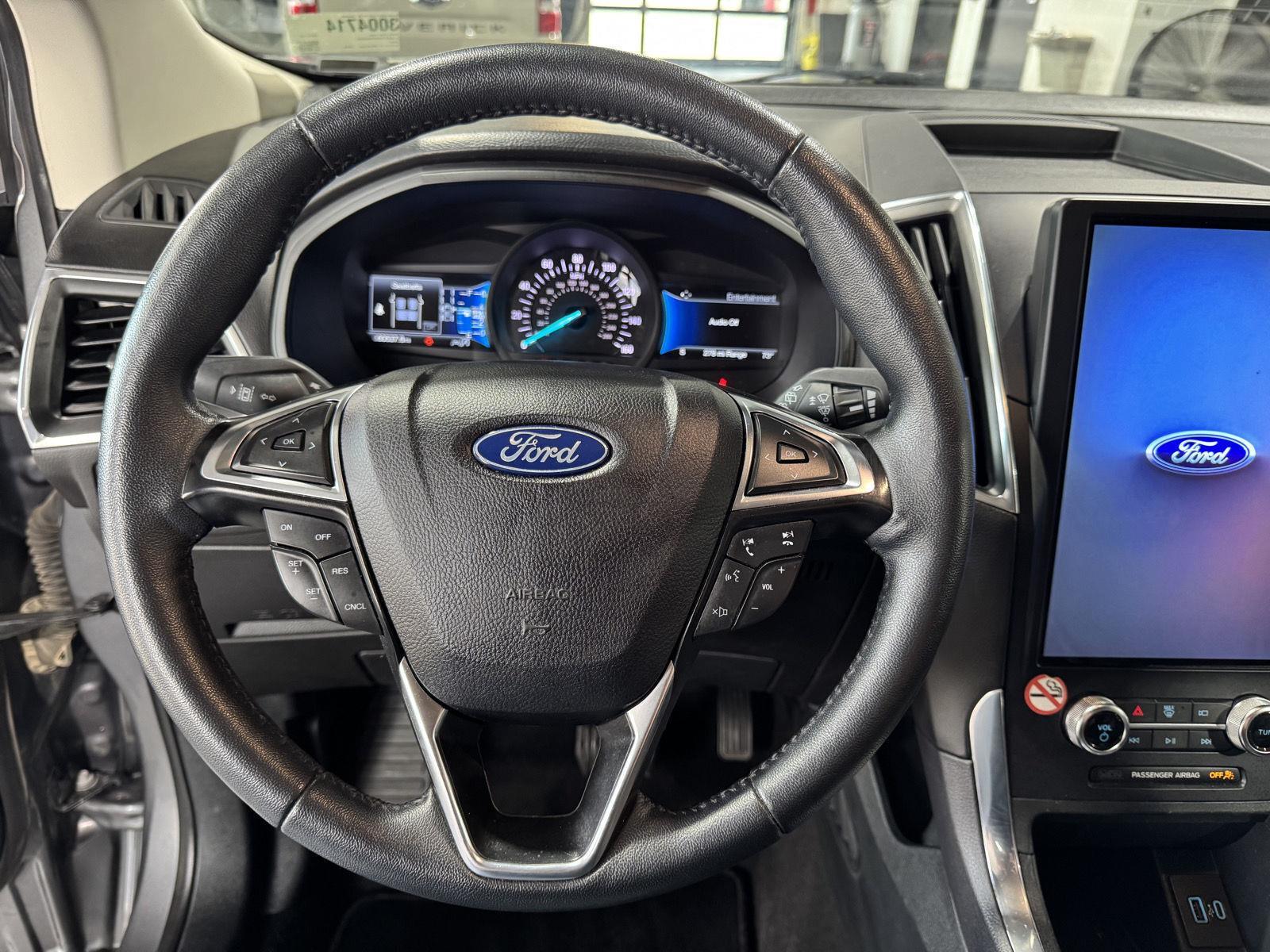 Vehicle photo 12