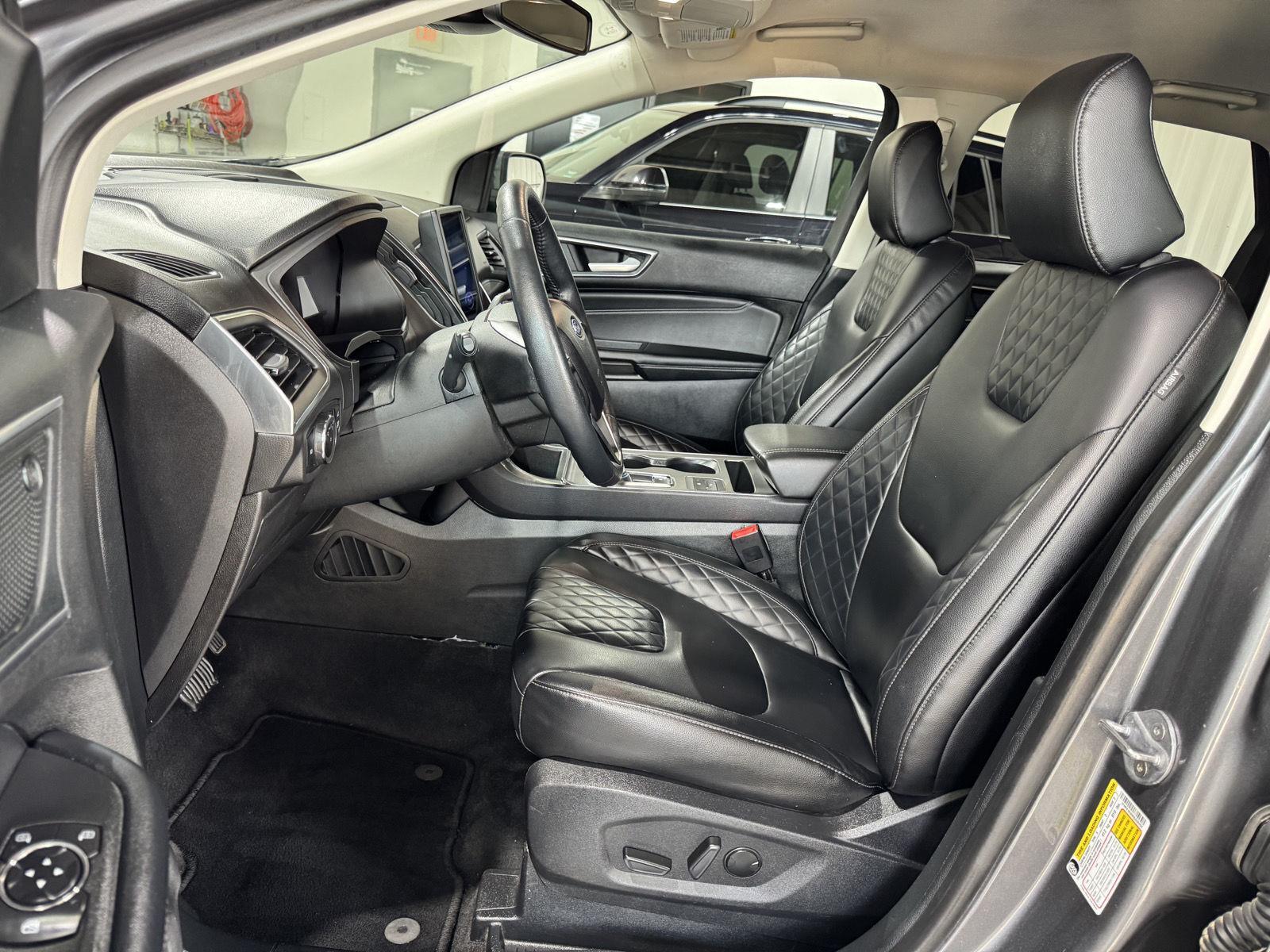 Vehicle photo 18