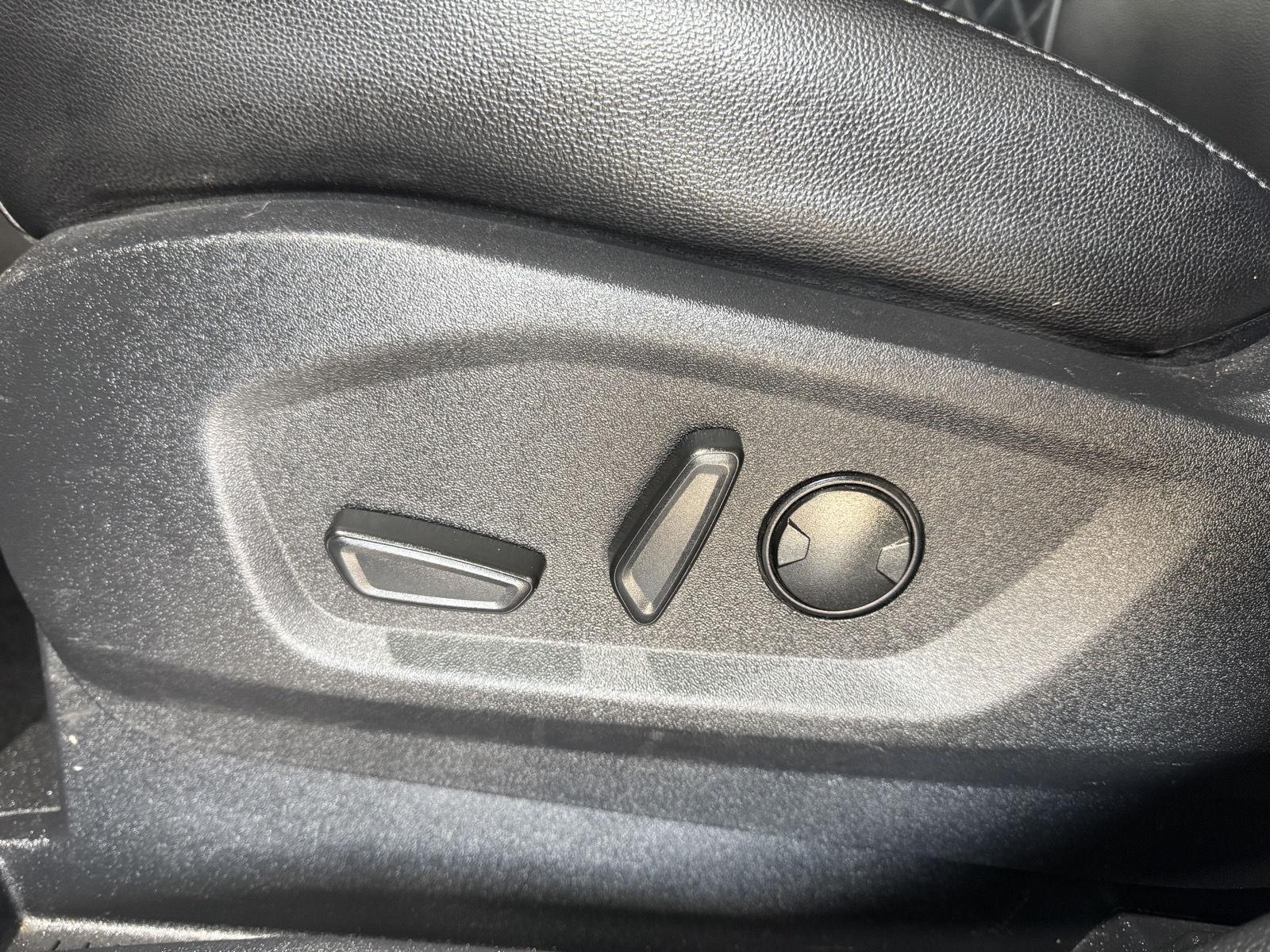 Vehicle photo 19