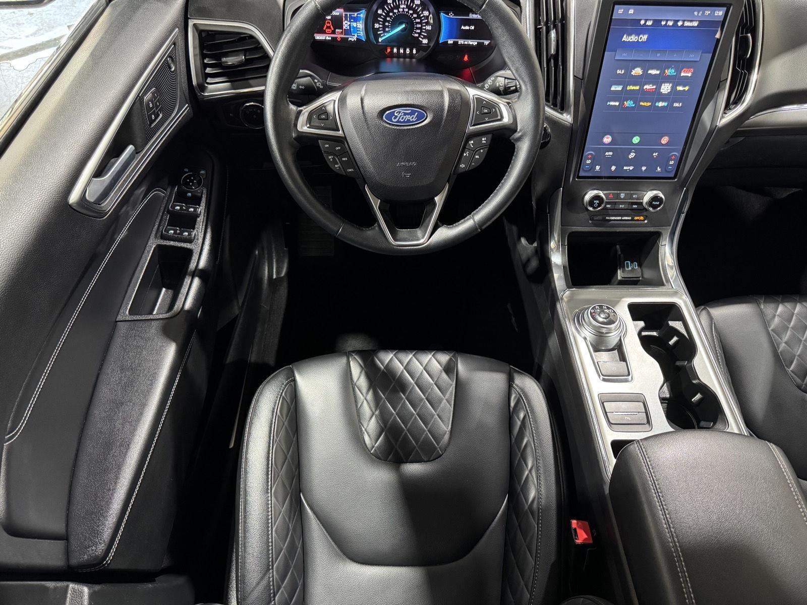 Vehicle photo 21