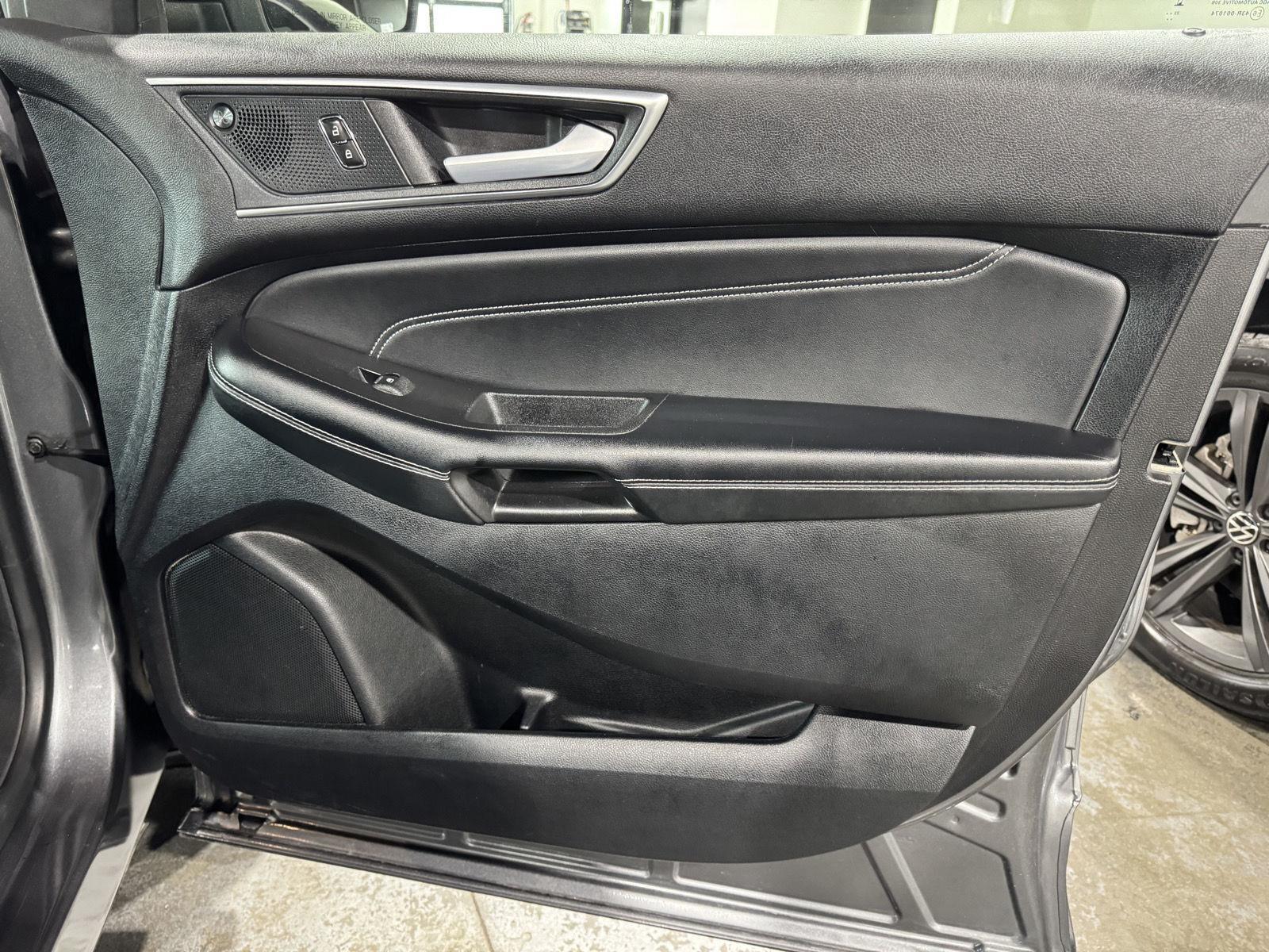 Vehicle photo 22