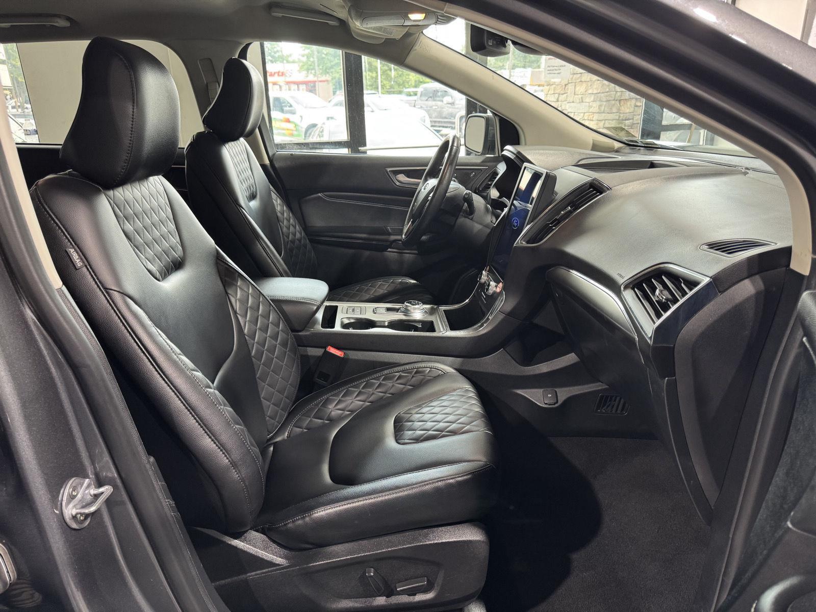 Vehicle photo 23