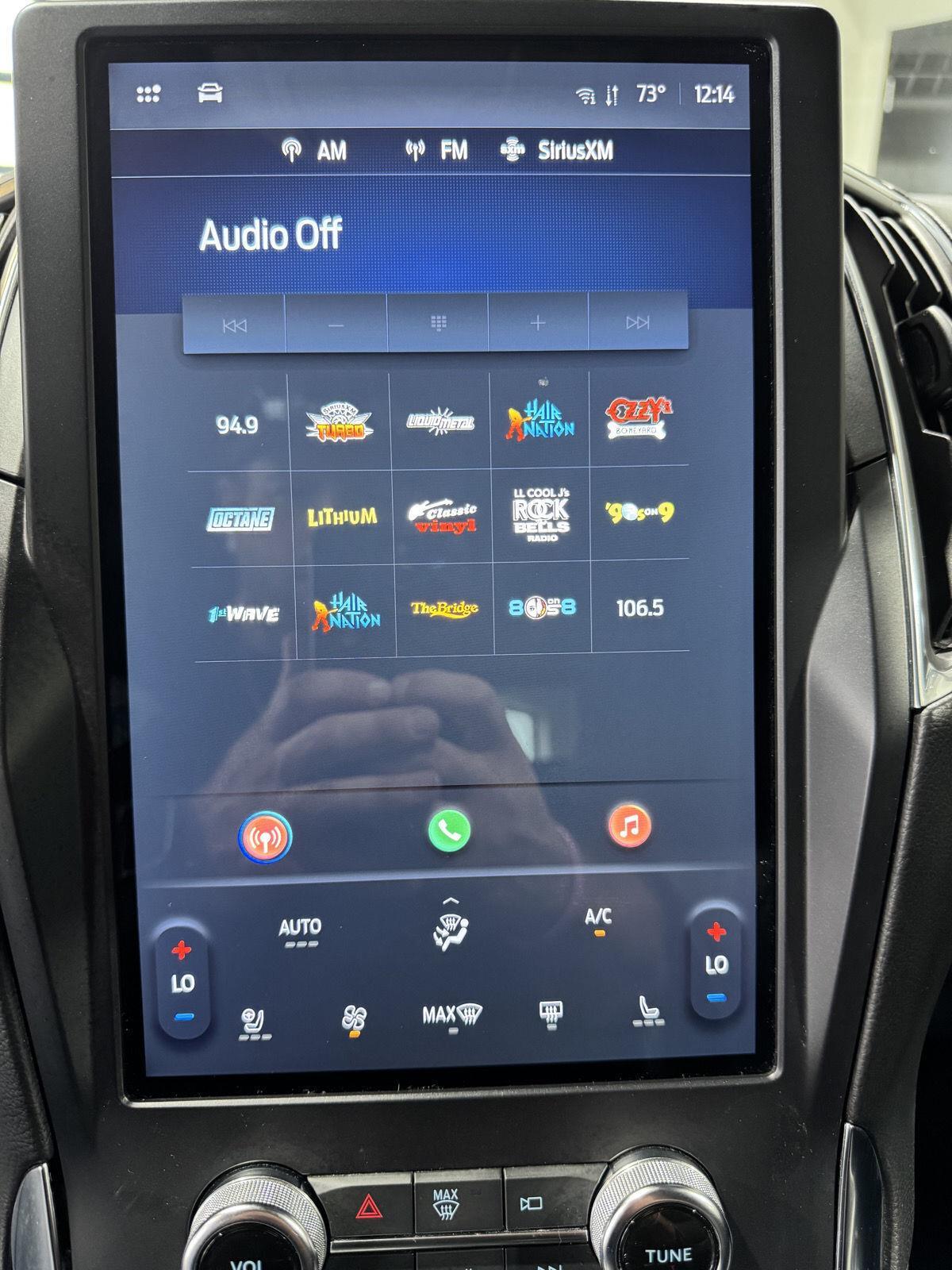 Vehicle photo 30