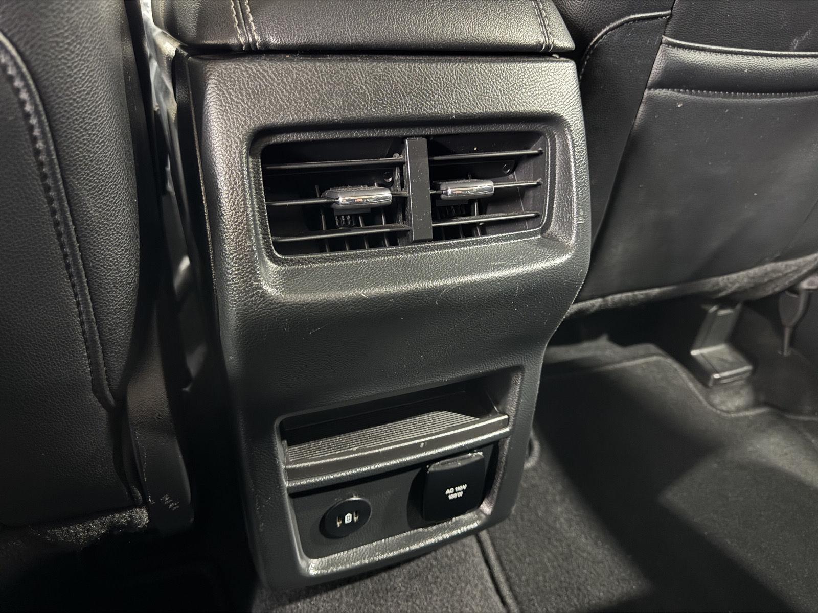 Vehicle photo 37