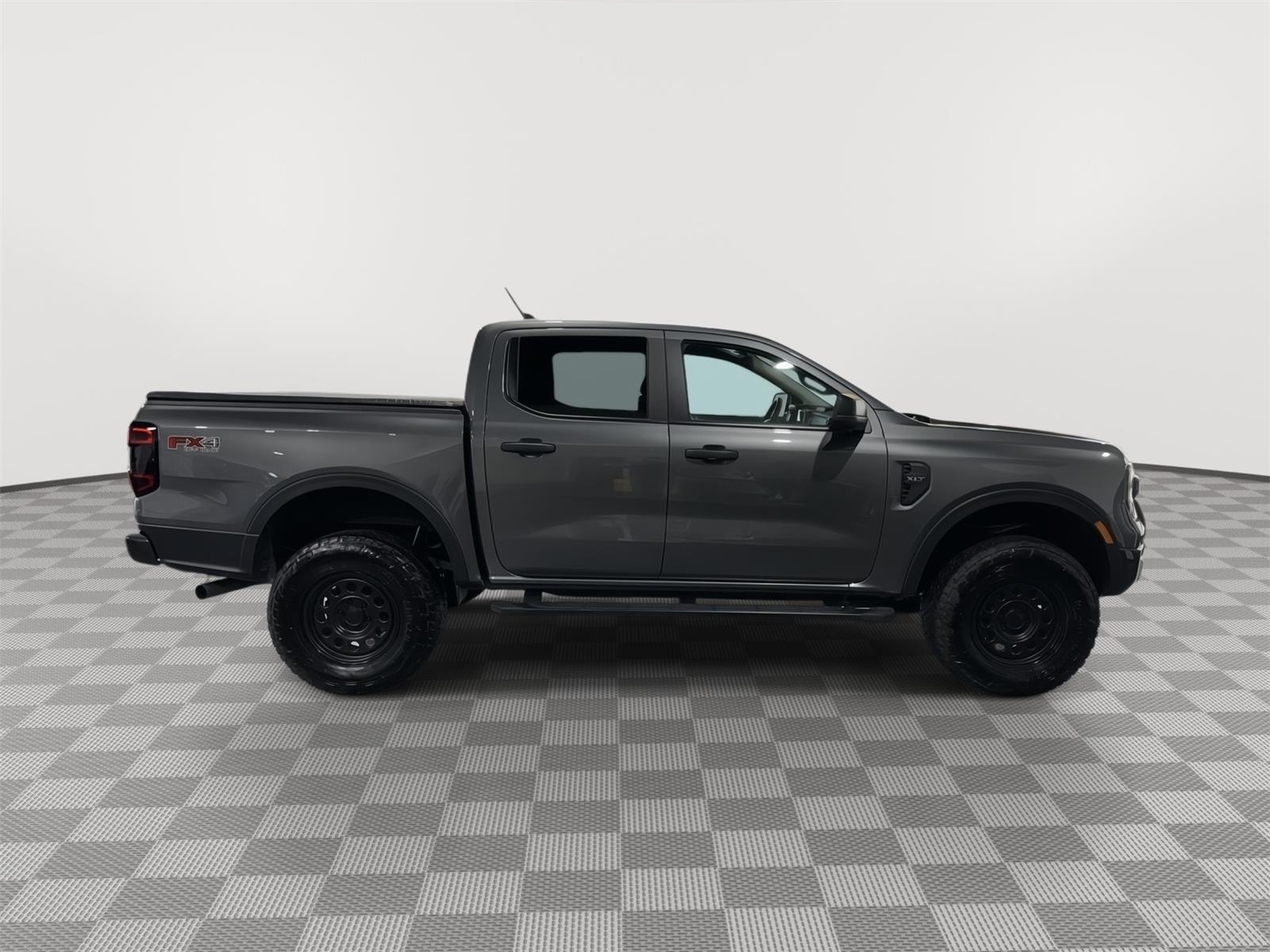 Vehicle photo 6