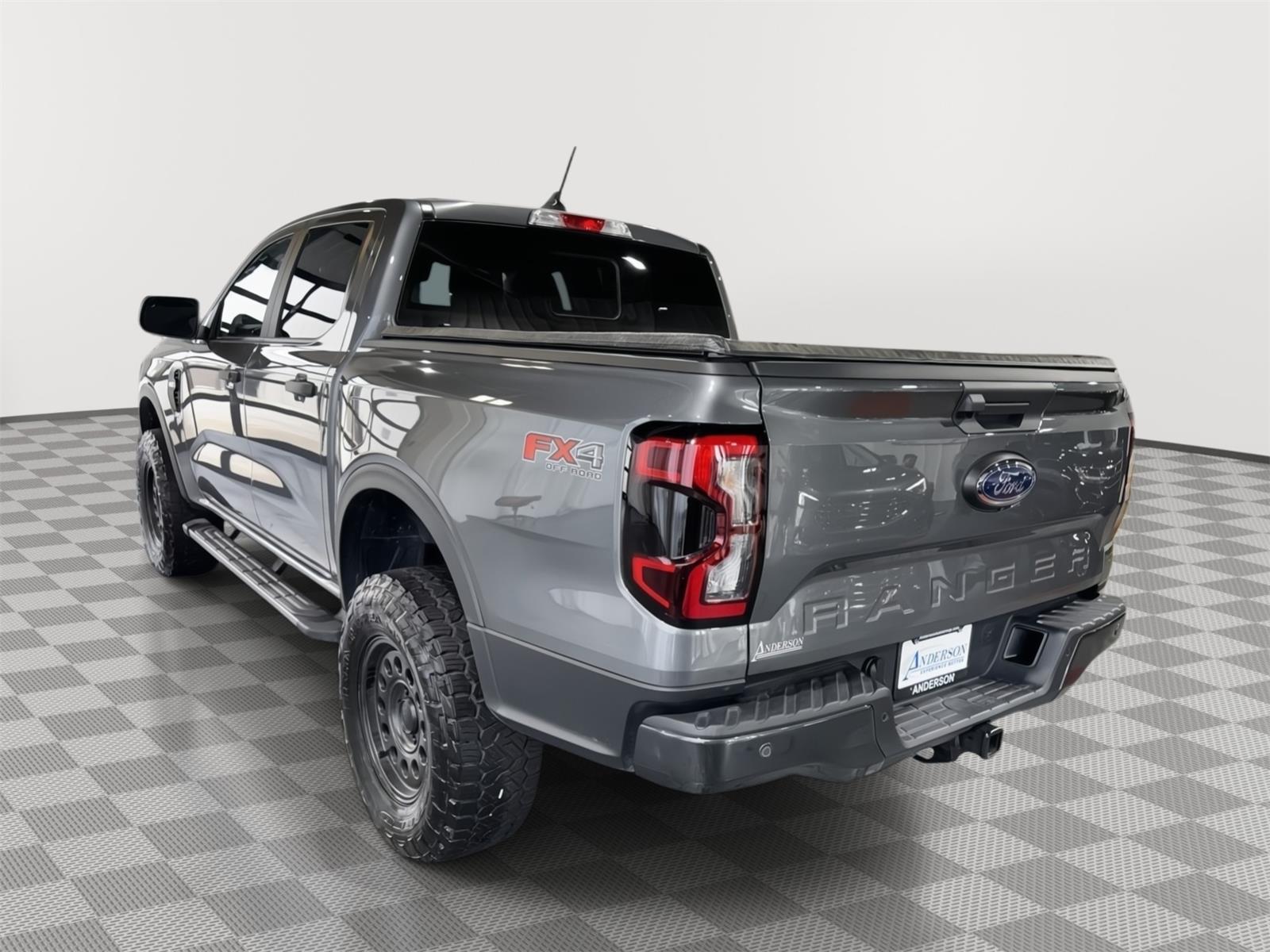 Vehicle photo 9