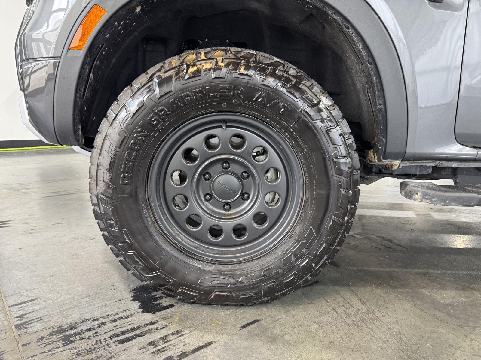 Vehicle photo 10