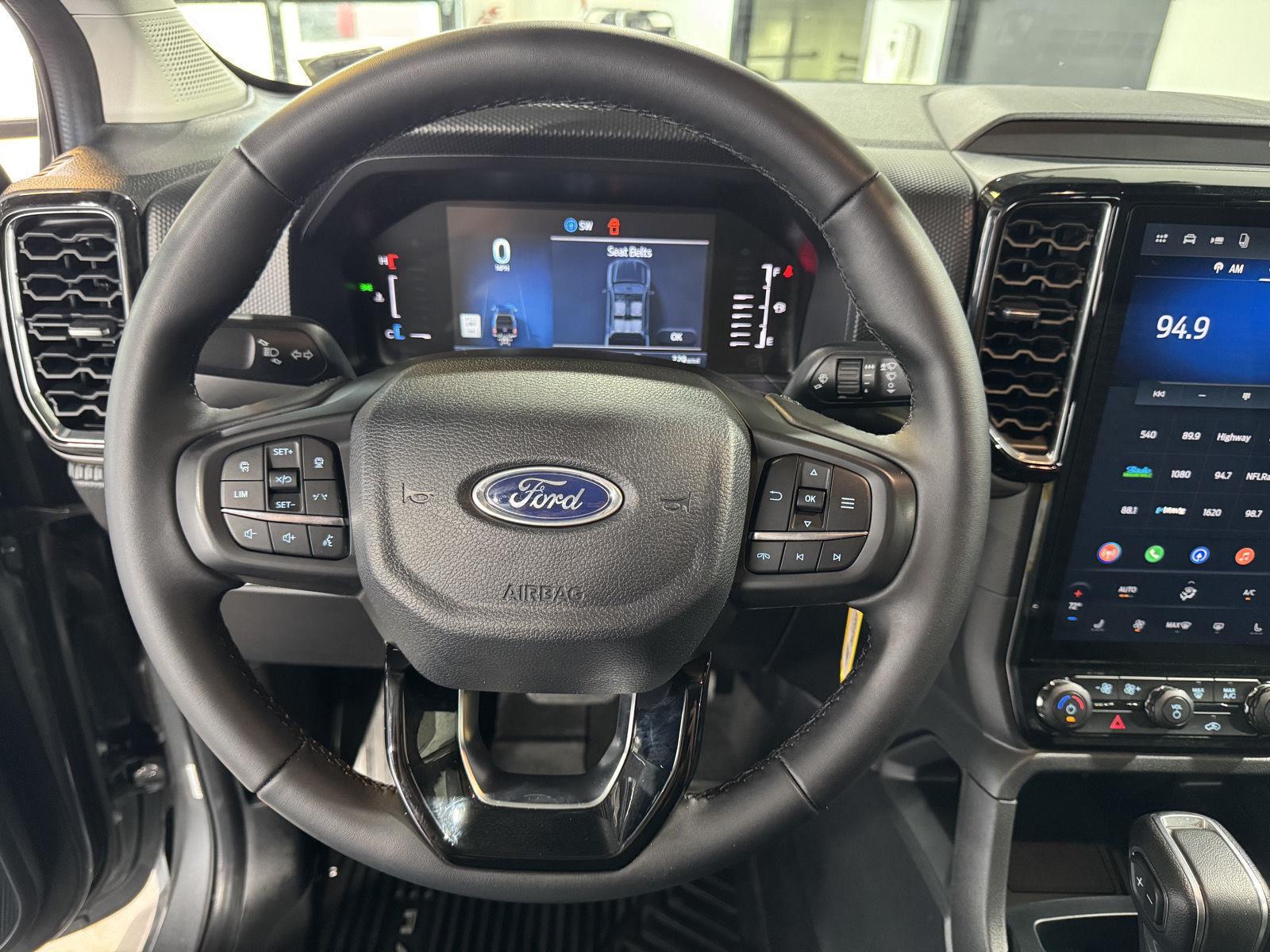 Vehicle photo 12