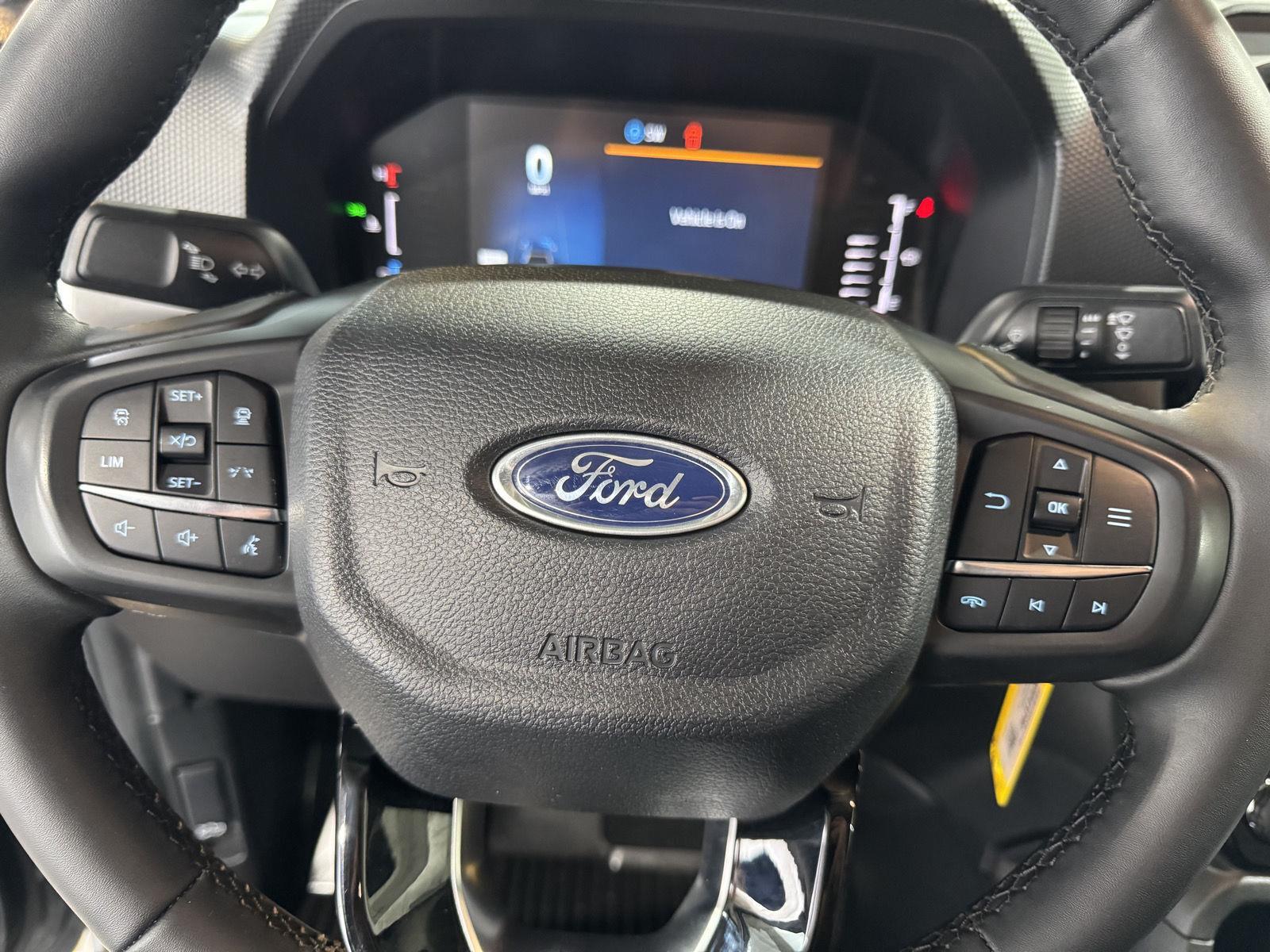 Vehicle photo 13