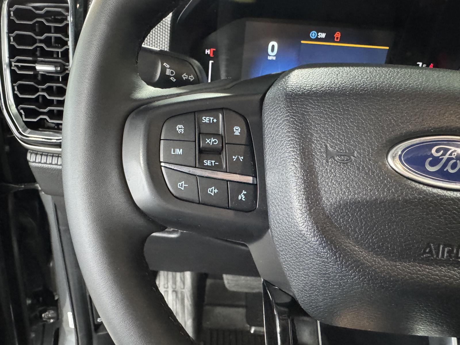 Vehicle photo 14