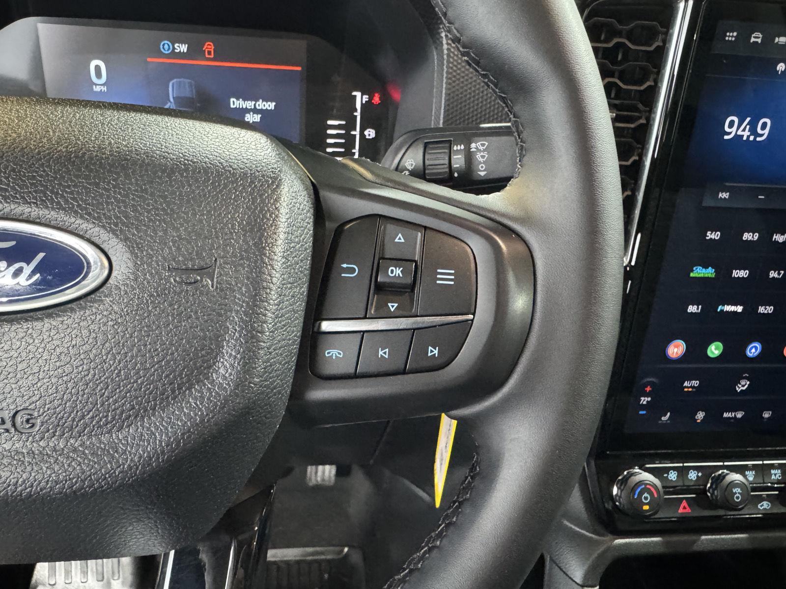 Vehicle photo 15