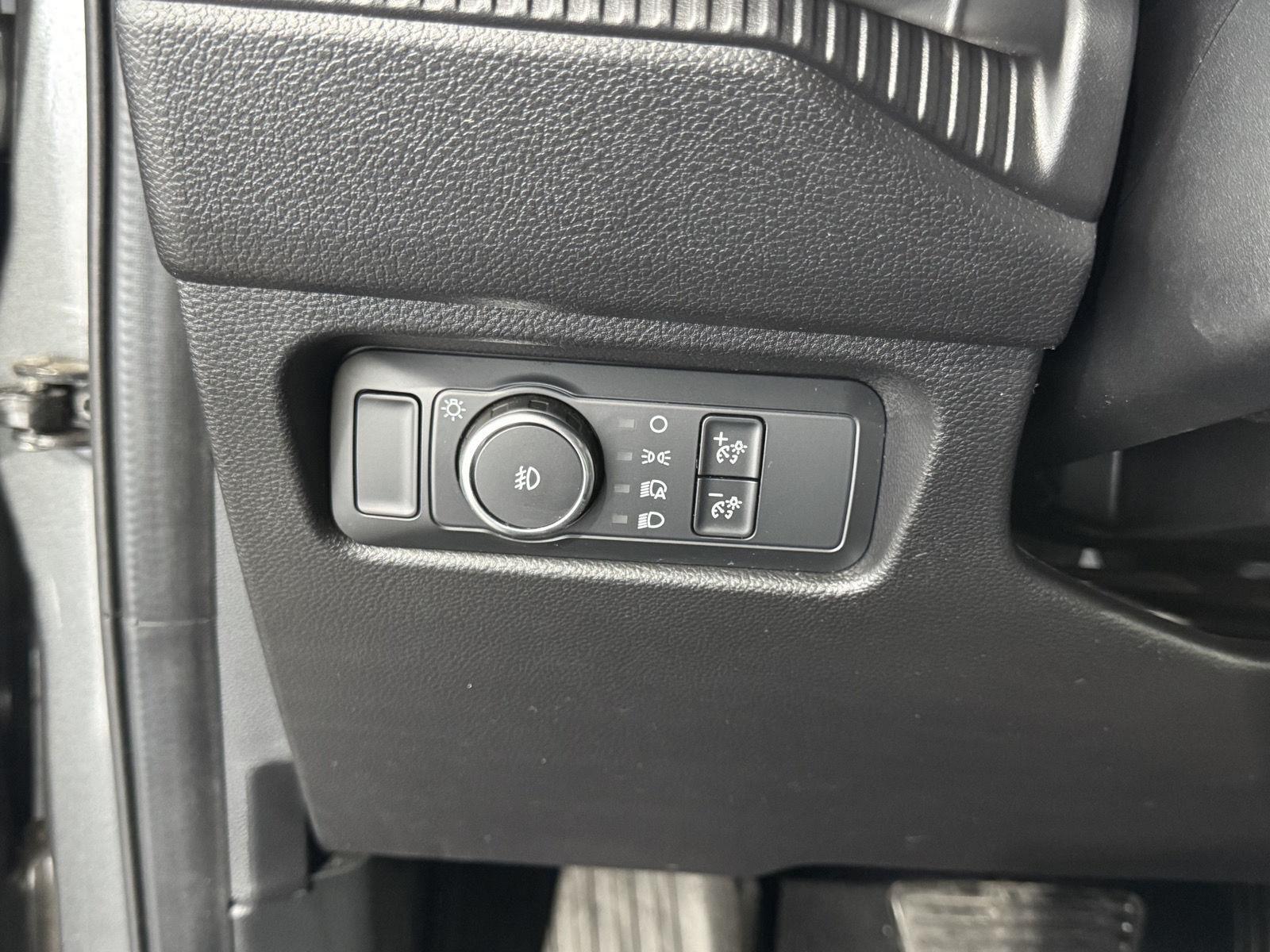 Vehicle photo 16