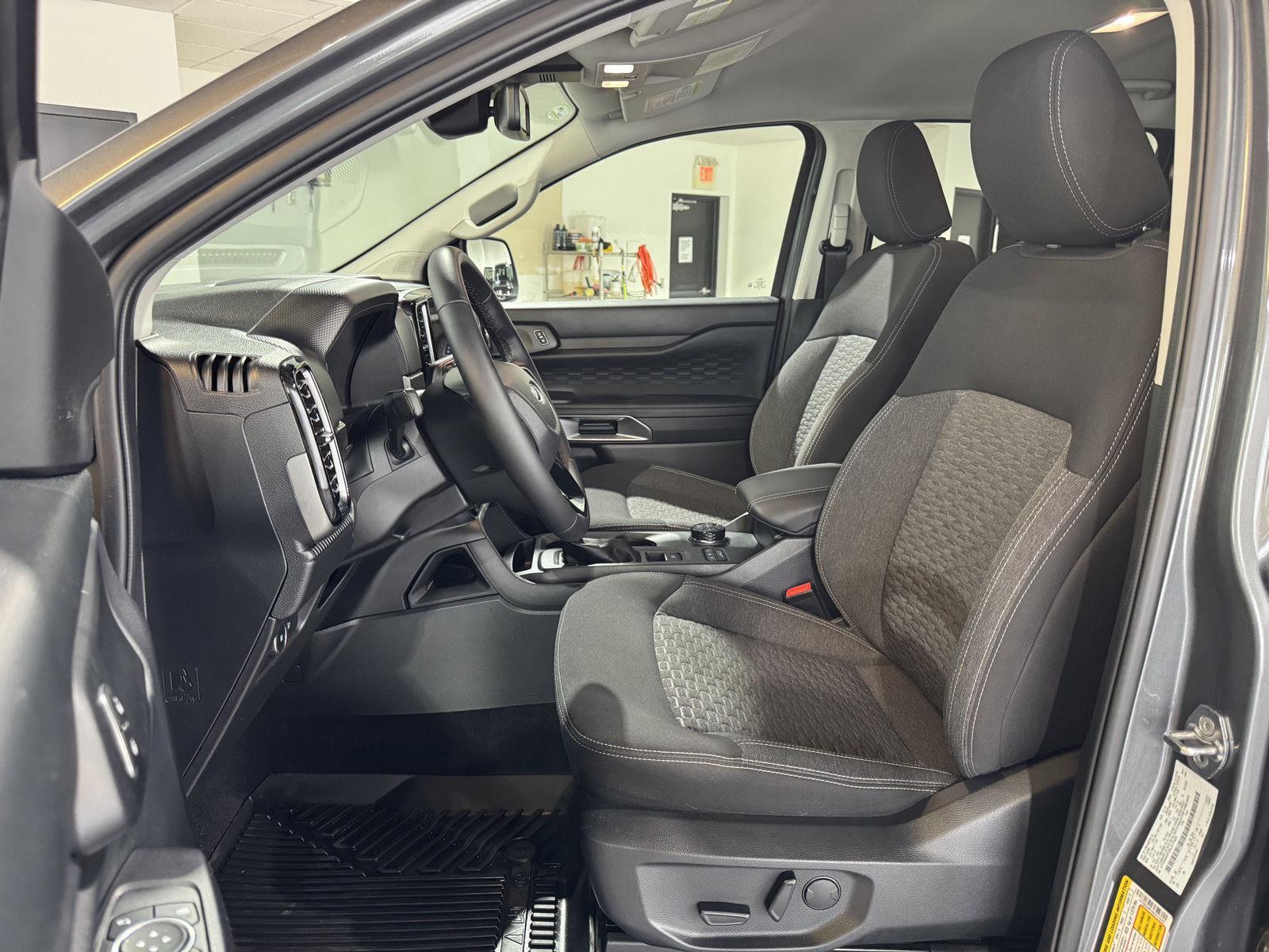 Vehicle photo 18
