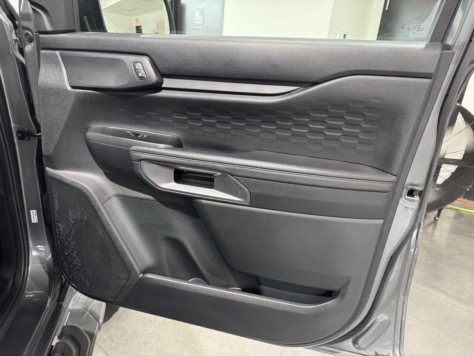Vehicle photo 22