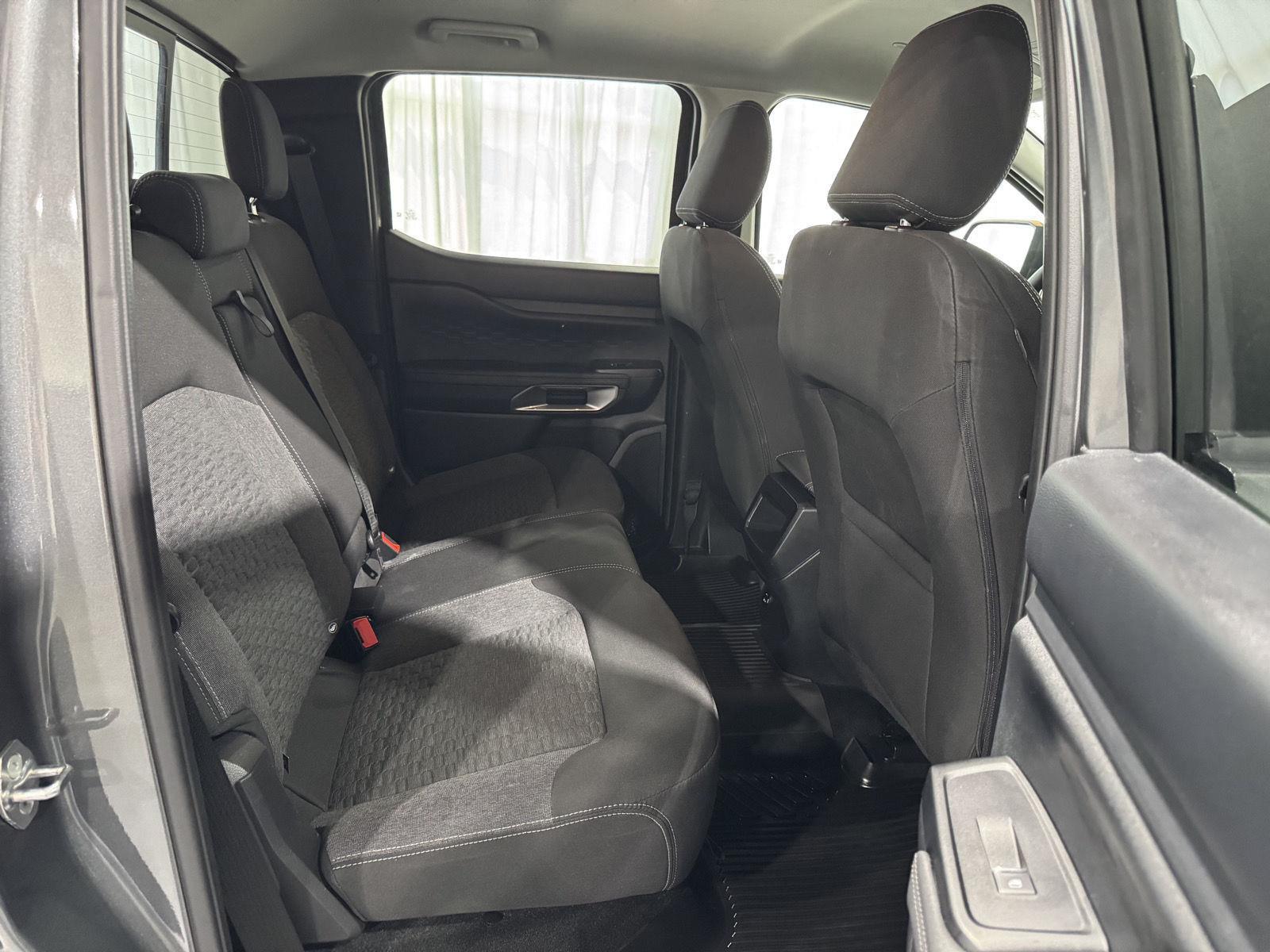 Vehicle photo 25