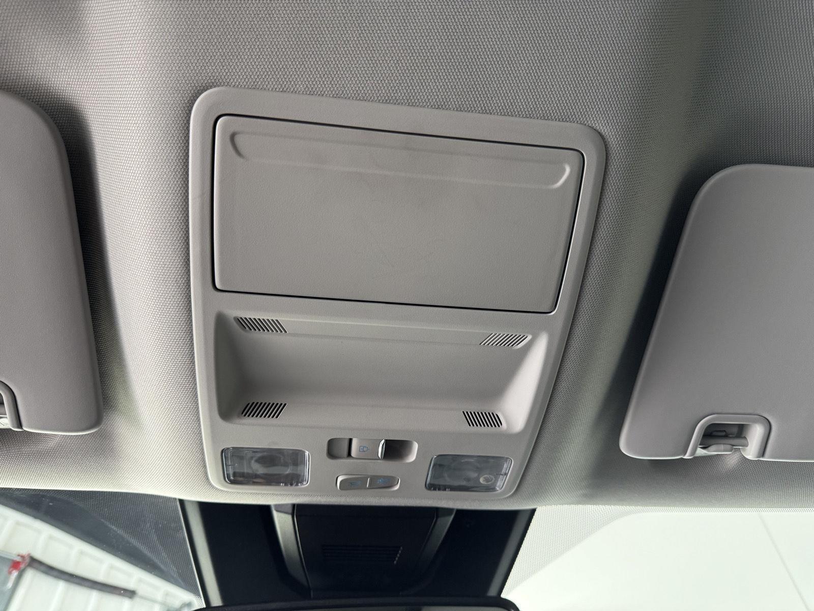 Vehicle photo 28