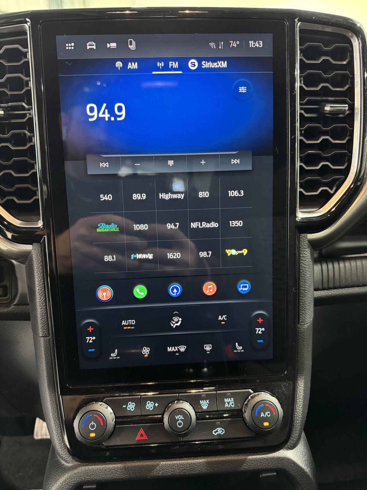 Vehicle photo 30