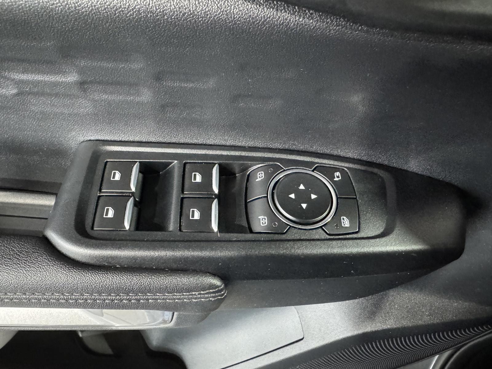 Vehicle photo 35