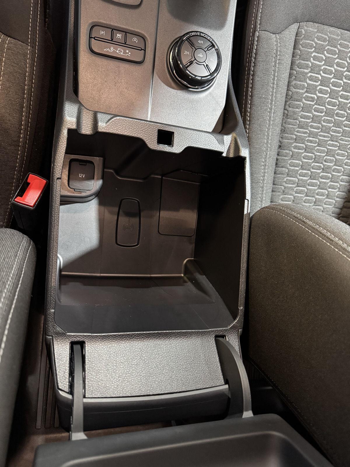 Vehicle photo 37