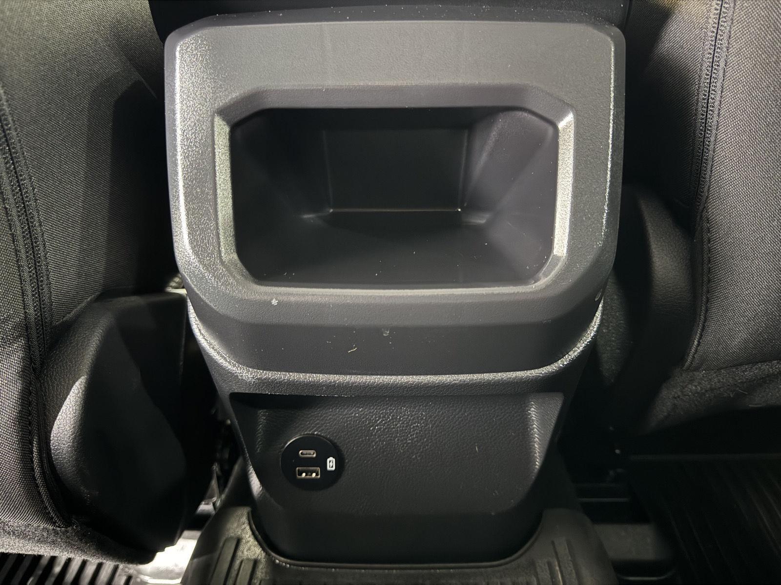 Vehicle photo 38
