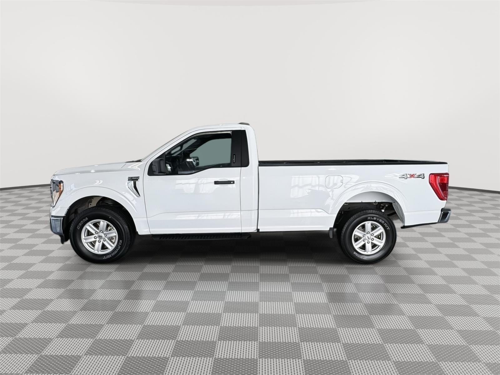 Vehicle photo 2