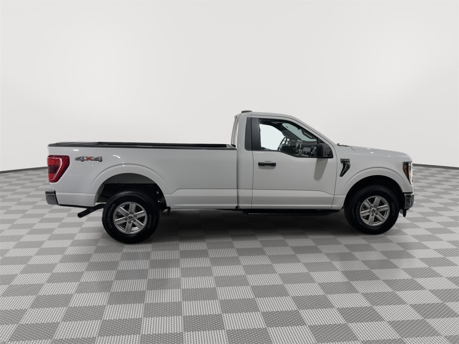 Vehicle photo 6