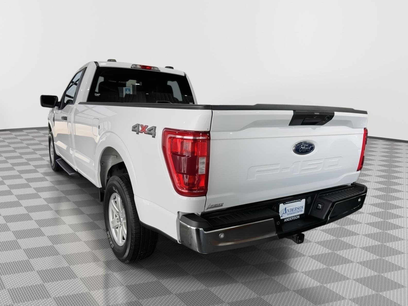 Vehicle photo 9