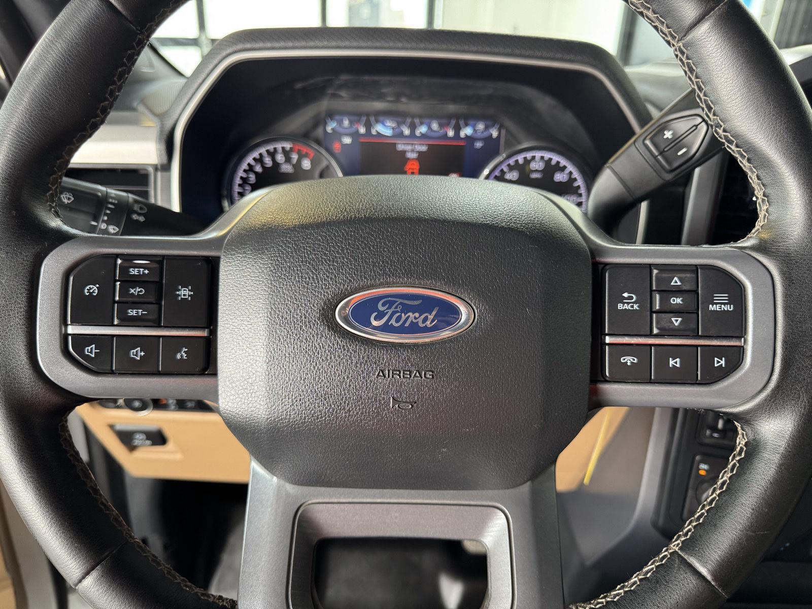 Vehicle photo 13