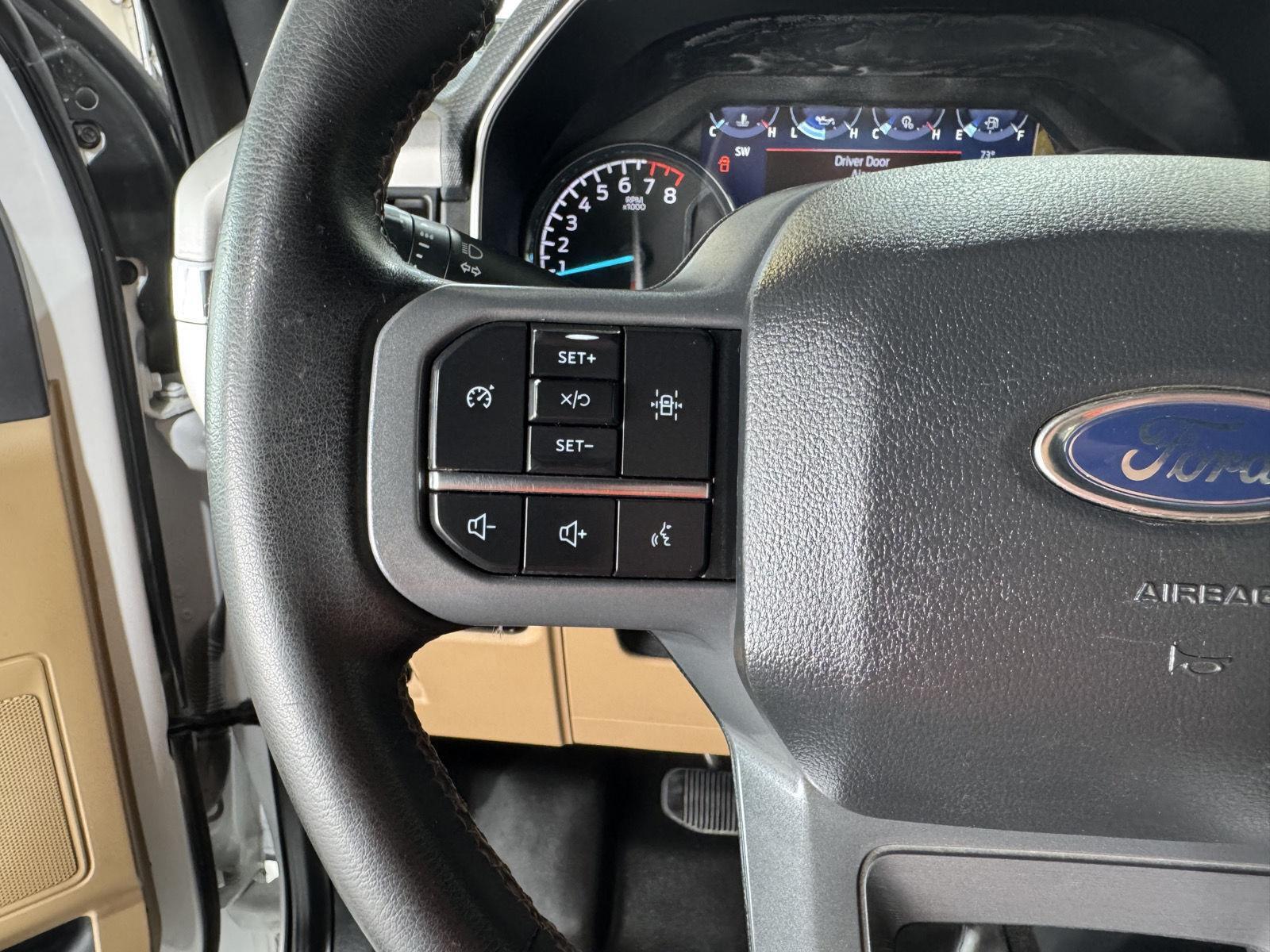 Vehicle photo 14