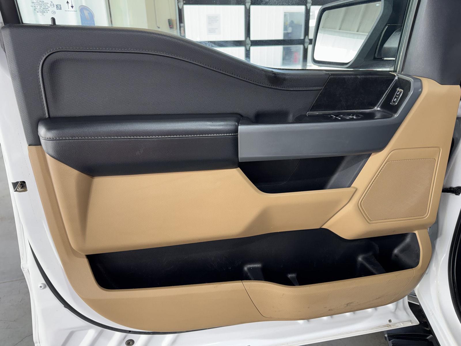 Vehicle photo 17