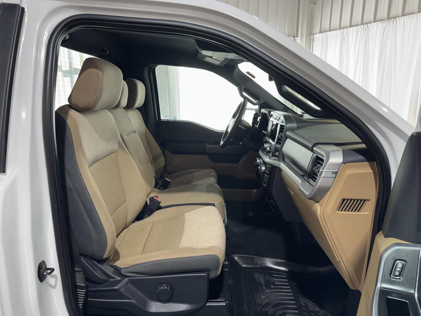 Vehicle photo 21