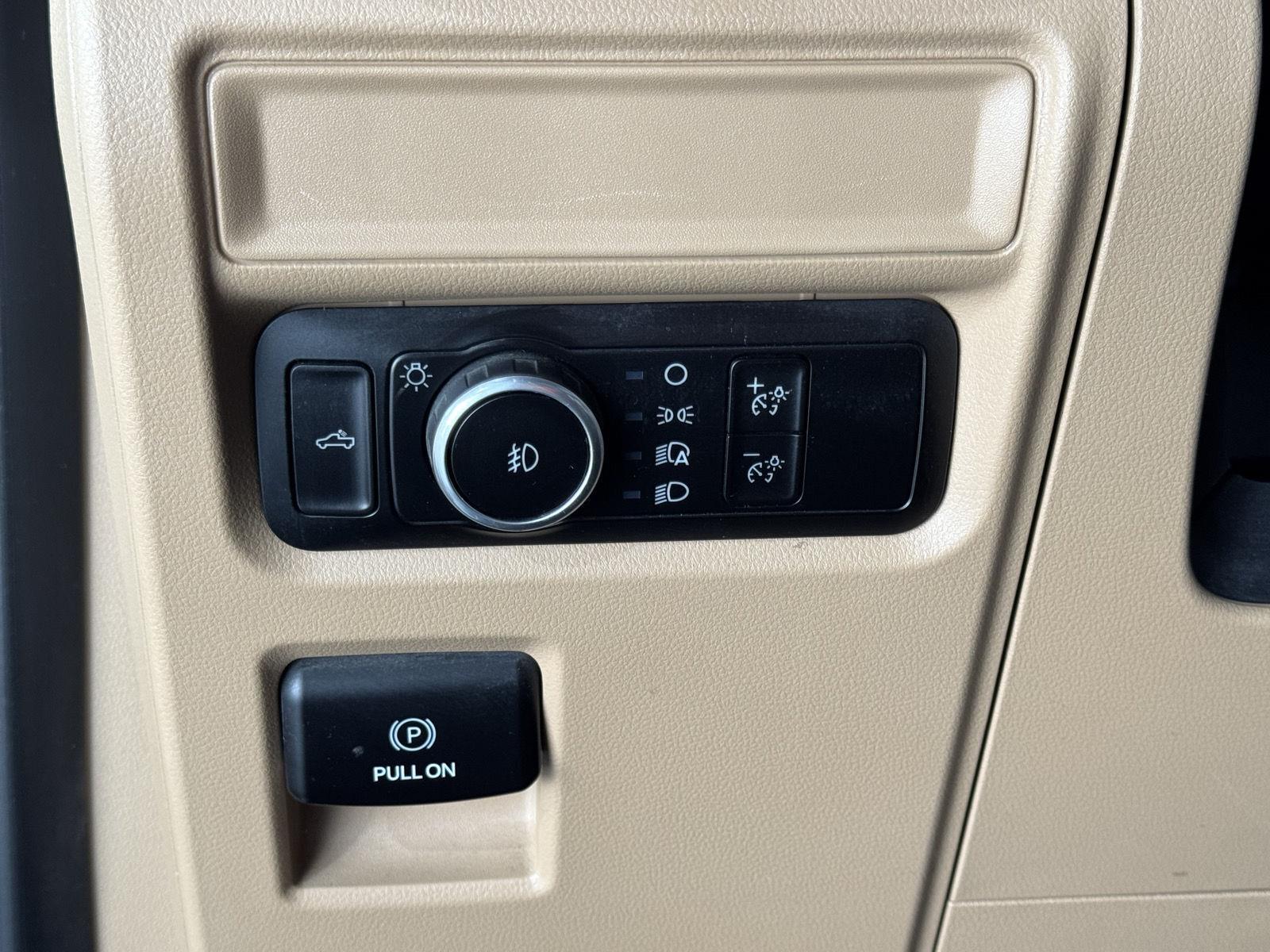 Vehicle photo 16