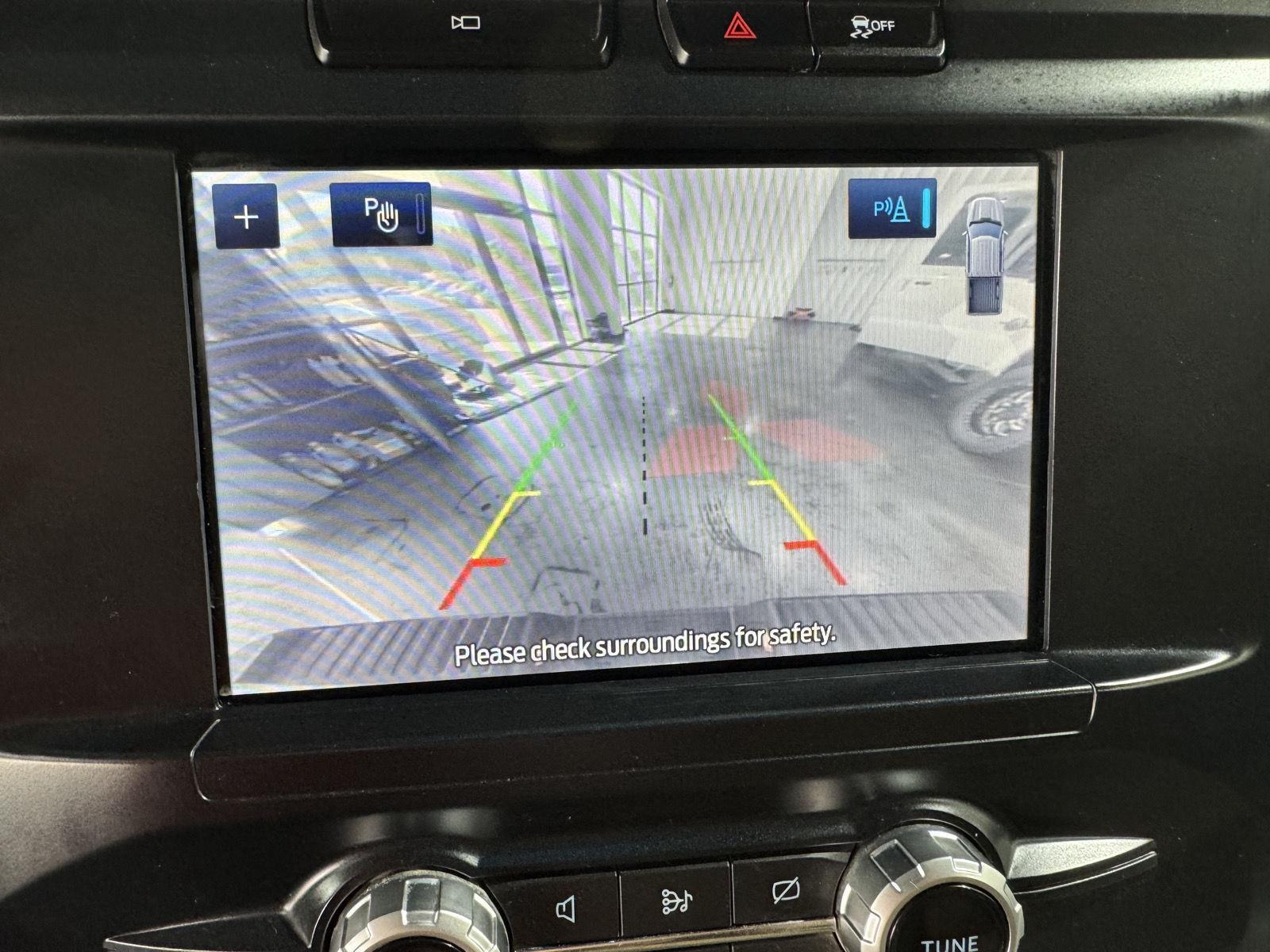 Vehicle photo 26