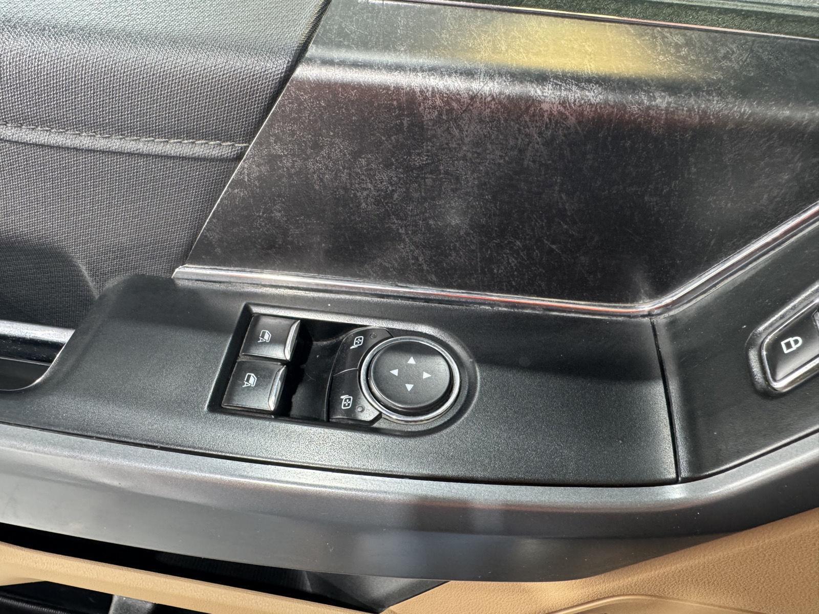Vehicle photo 27